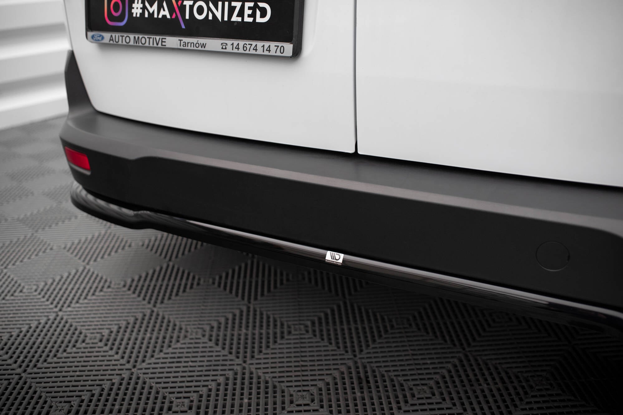 Maxton Design Heckansatz Ford Transit Connect Mk2 Facelift schwarz Hochglanz für Ford Transit Connect Mk2 Facelift
