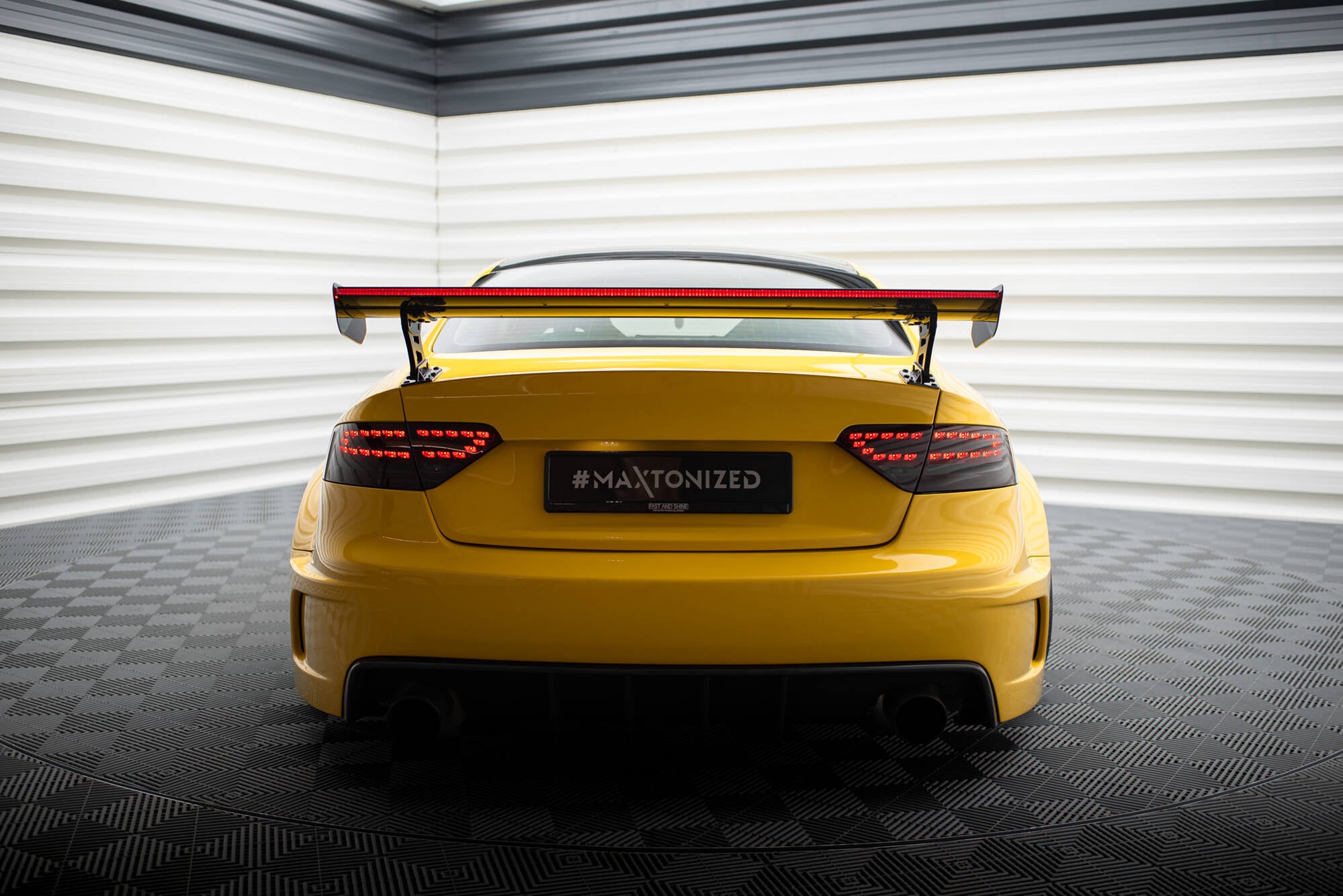 Maxton Design Carbon Spoiler With External Brackets Uprights + LED Audi A5 Coupe 8T für Audi A5 / S5 / RS5