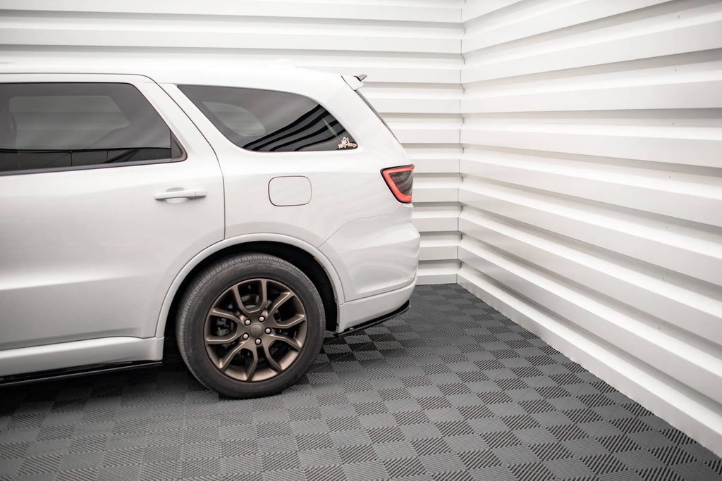 Maxton Design Heck Ansatz Flaps Diffusor passend für Dodge Durango RT Mk3 schwarz Hochglanz