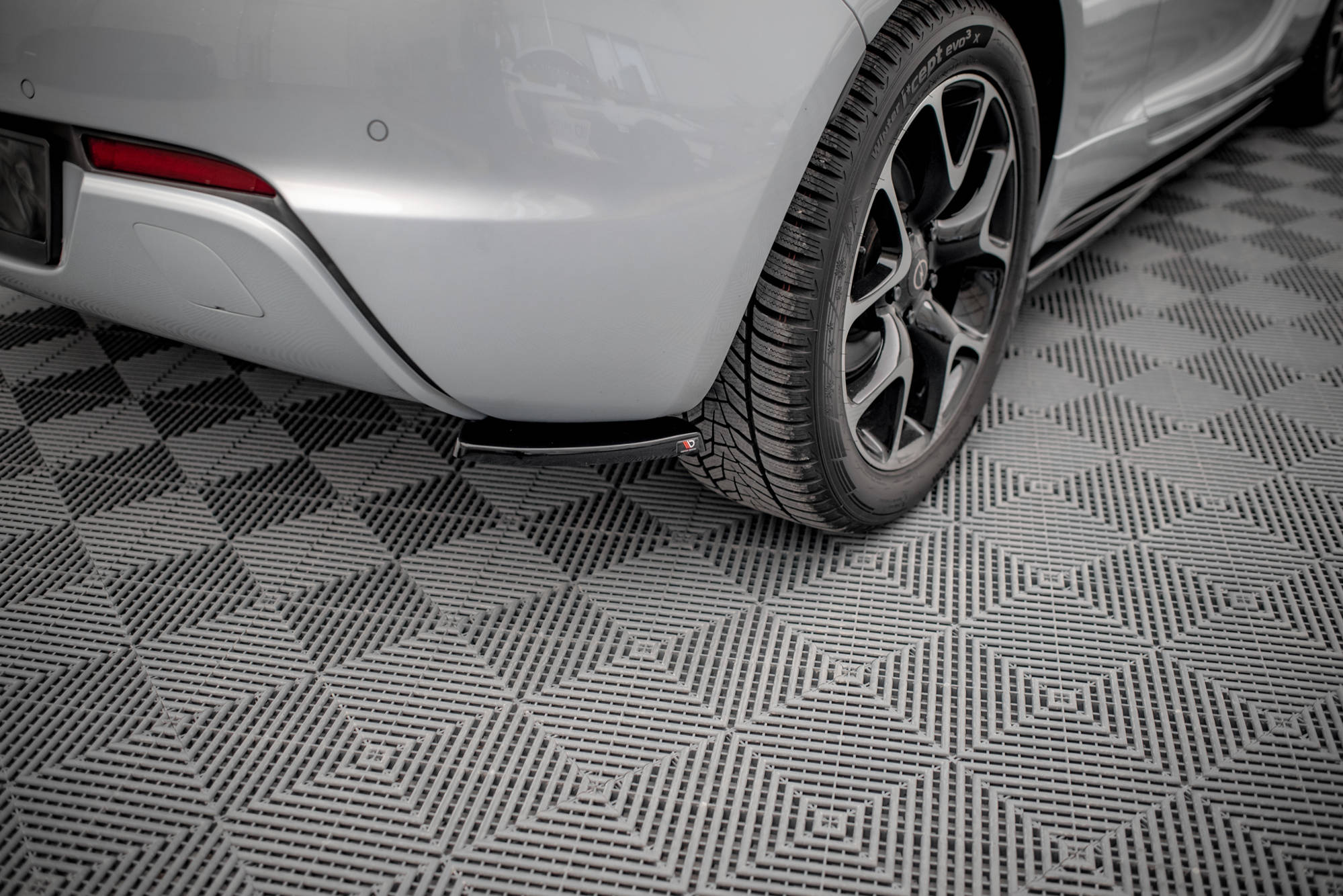 Maxton Design Heck Ansatz Flaps Diffusor V.1 passend für Opel Astra GTC OPC-Line J schwarz Hochglanz