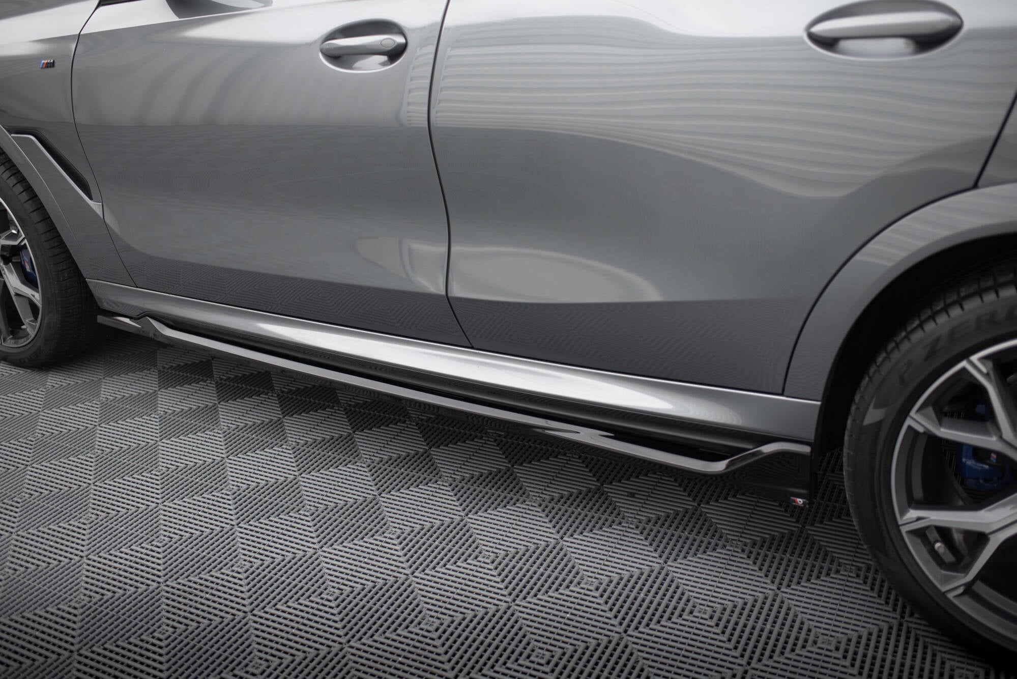 Maxton Design Street+ Seitenschweller Leisten V.2 passend für BMW X6 M-Paket G06 Facelift schwarz Hochglanz