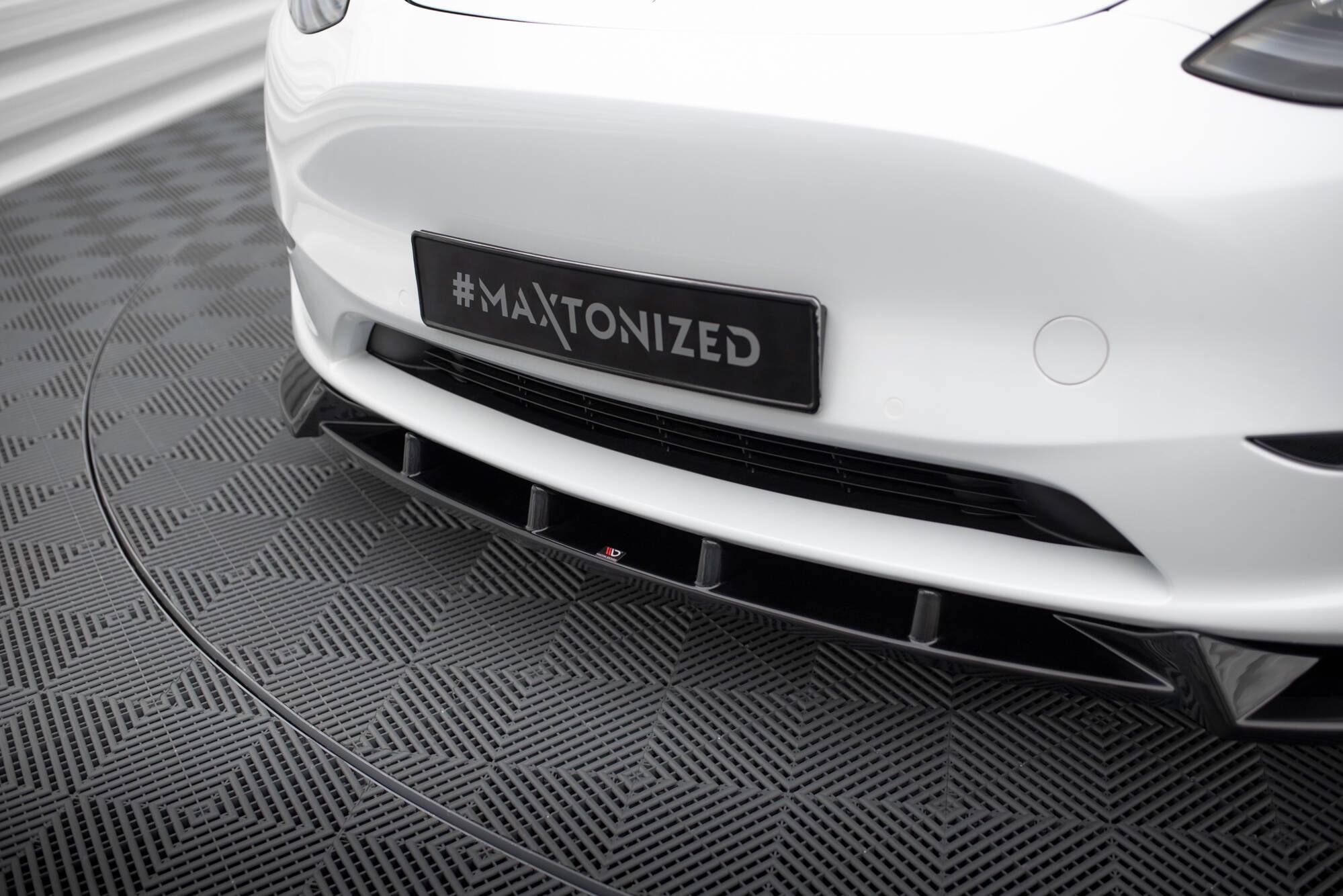 Maxton Design Street+ Spoilerlippe Front Ansatz V.1 passend für Tesla Model Y schwarz Hochglanz