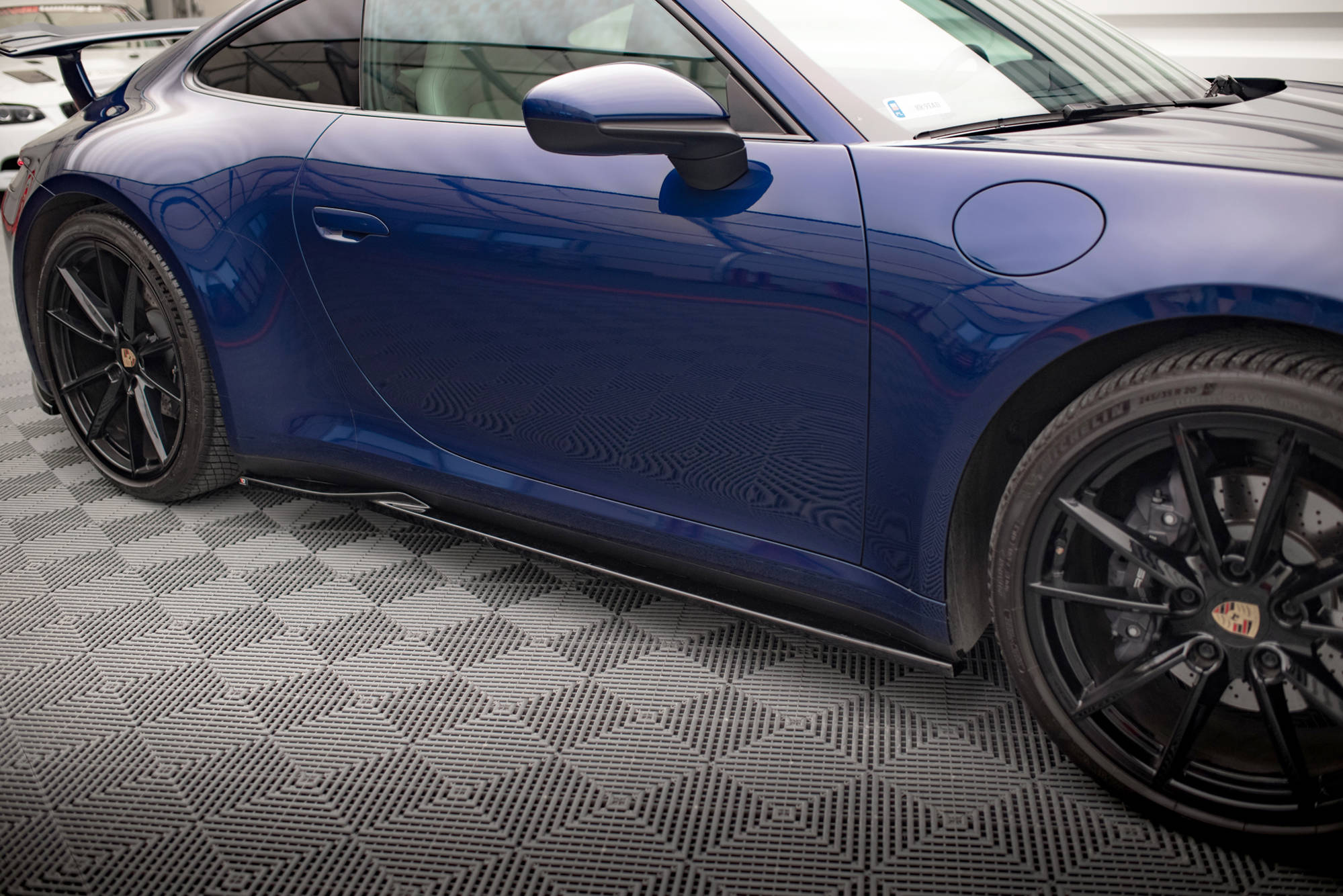 Maxton Design Street+ Seitenschweller Leisten passend für V.1 passend für Porsche 911 Carrera Aero / Carrera GTS 992 schwarz Hochglanz