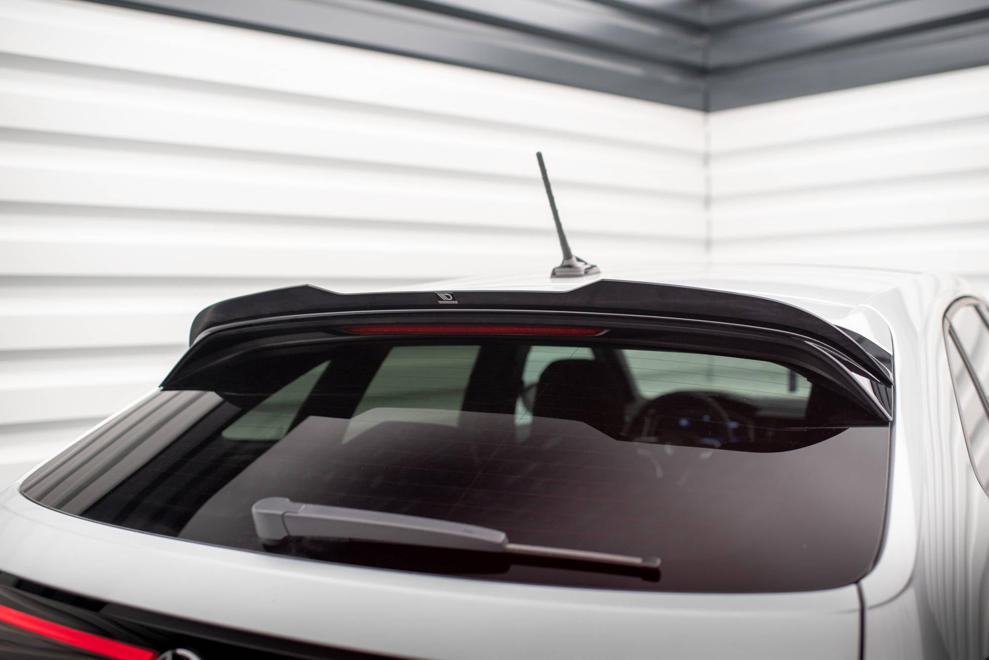 Maxton Design Spoiler CAP passend für VW Taigo R-Line Mk1 schwarz Hochglanz