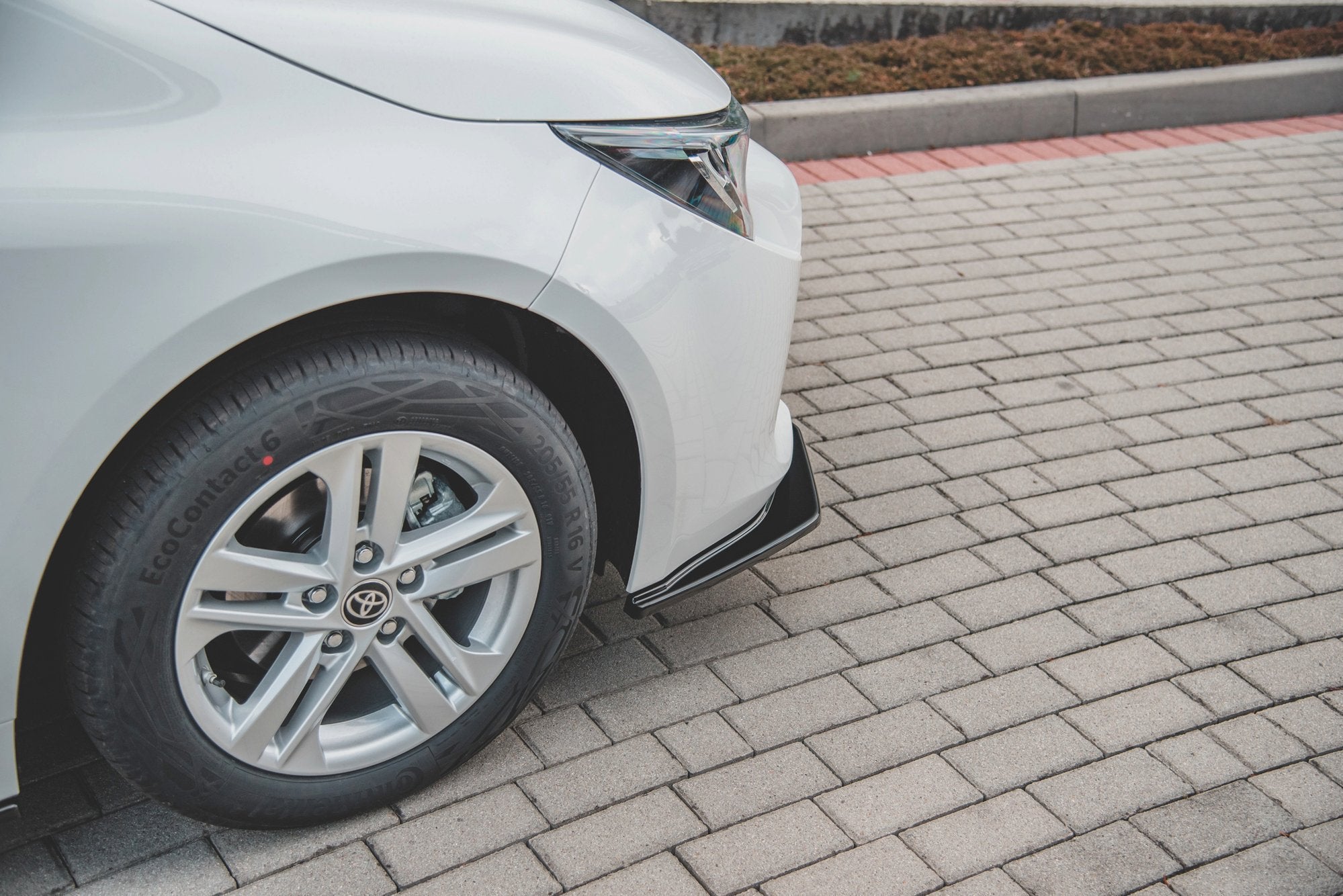 Maxton Design Street+ Spoilerlippe Front Ansatz V.1 passend für Toyota Corolla XII Touring Sports/ Hatchback schwarz Hochglanz