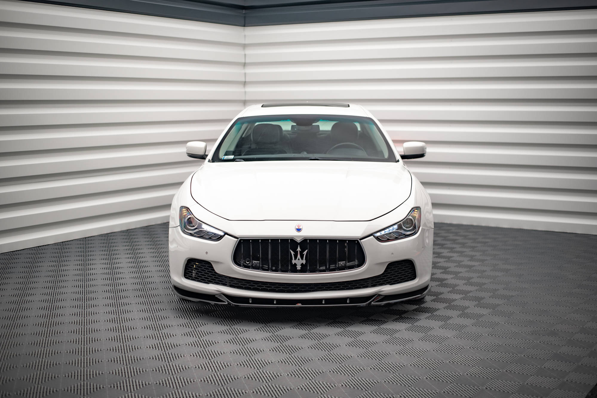 Maxton Design Street+ Spoilerlippe Front Ansatz V.1 passend für Maserati Ghibli Mk3 schwarz Hochglanz