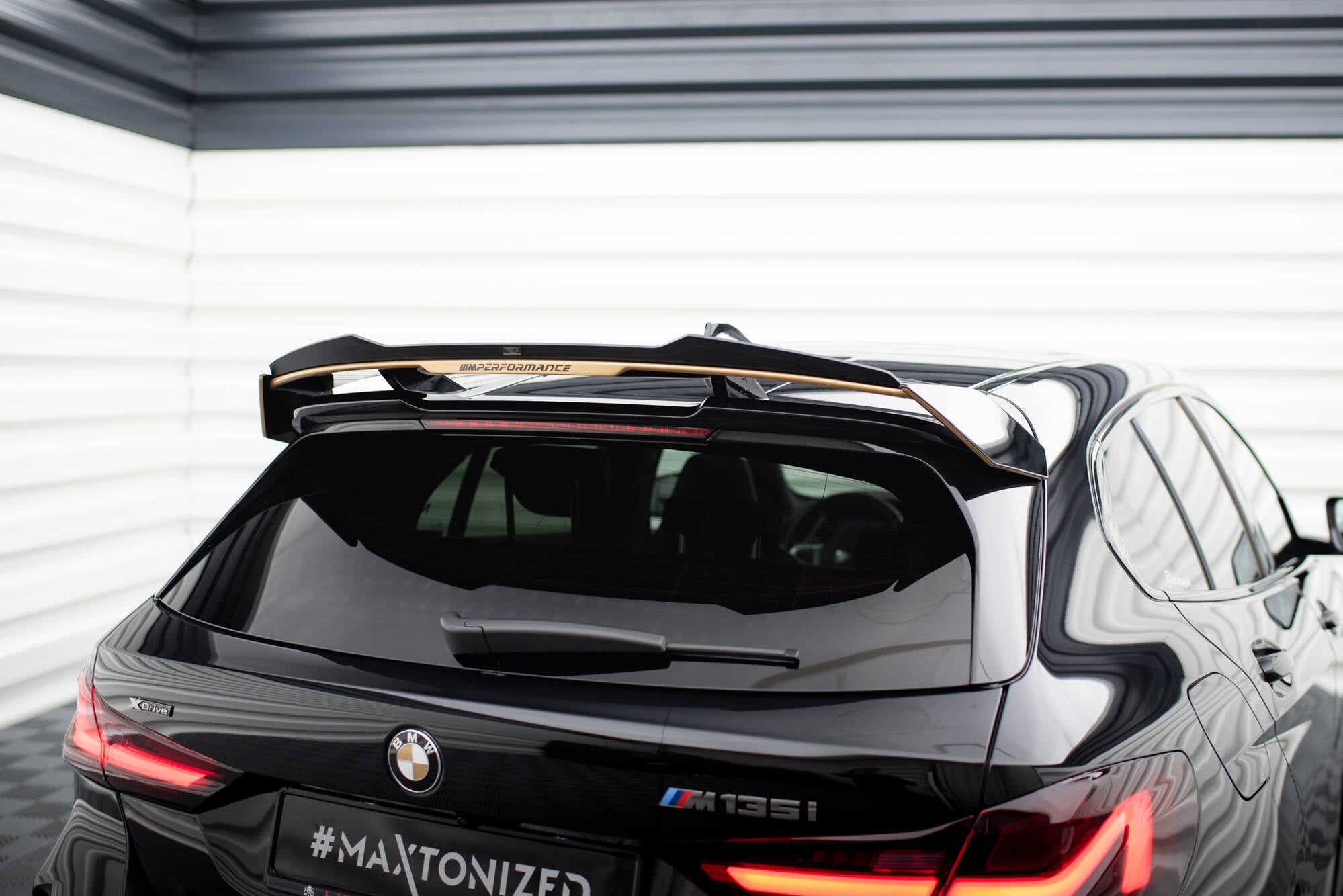 Maxton Design Spoiler CAP passend für BMW M135i M-Performance F40 schwarz Hochglanz