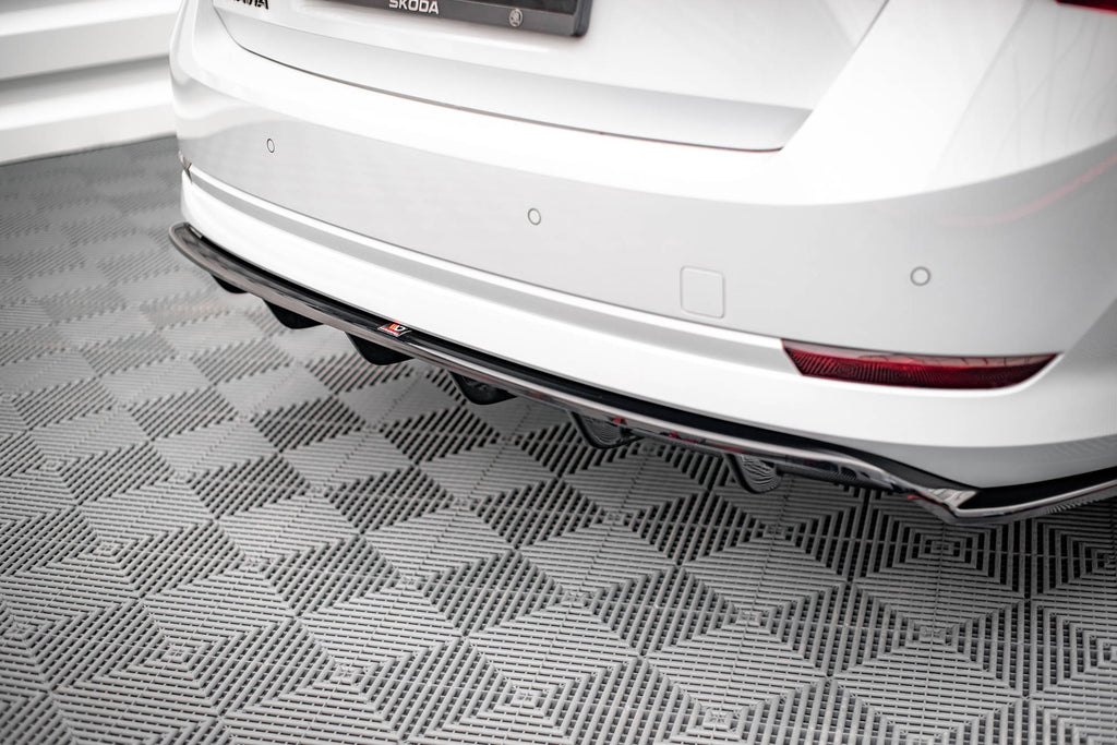 Maxton Design Street+ Mittlerer Diffusor RACE passend für Skoda Octavia Mk4 schwarz Hochglanz