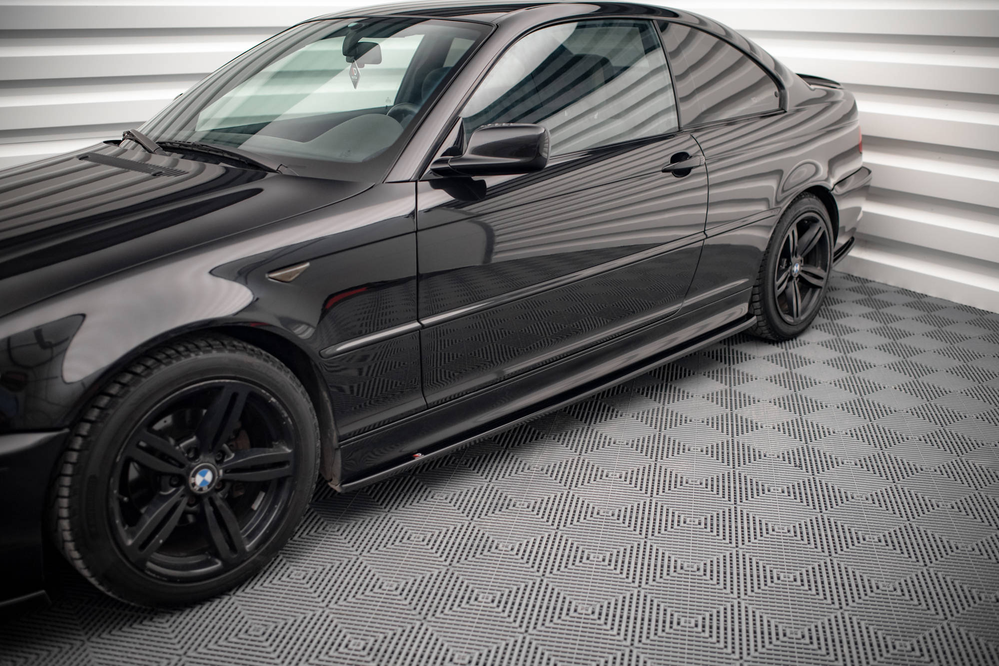Maxton Design Street+ Seitenschweller Leisten V.2 passend für BMW 3er Coupe M-Paket E46 schwarz Hochglanz