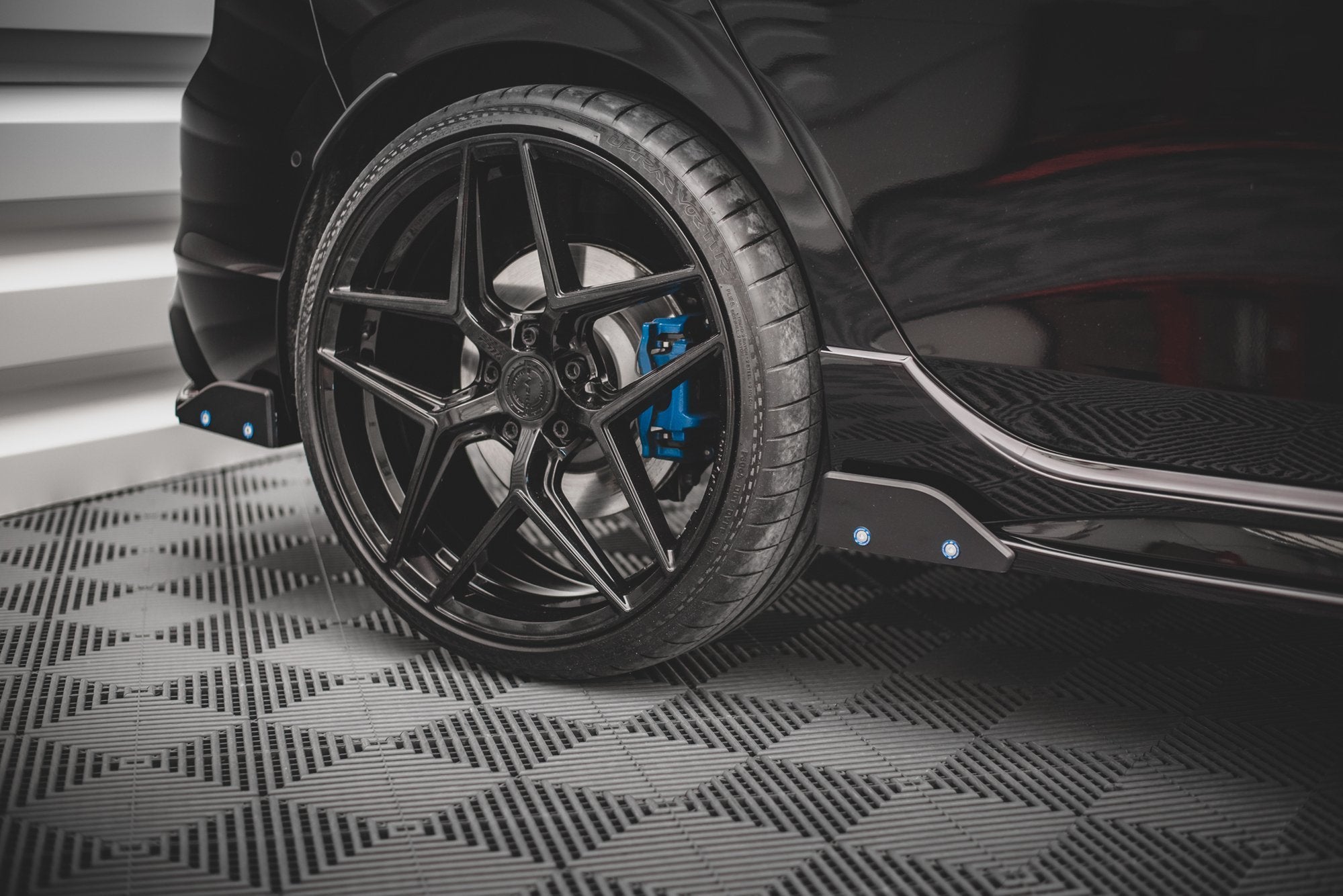 Maxton Design Heck Ansatz Flaps Diffusor V.2 + Flaps passend für VW Golf R Hatchback Mk8 Facelift