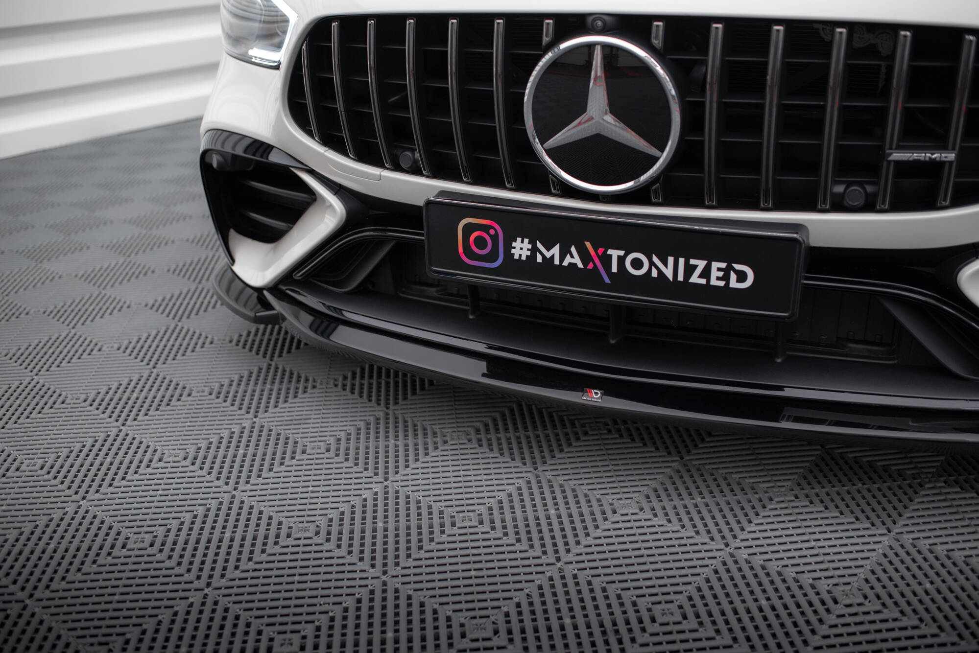 Maxton Design Street+ Spoilerlippe Front Ansatz V.1 passend für Mercedes-AMG GT 43 4 Door Coupe V8 Styling Package X290 schwarz Hochglanz