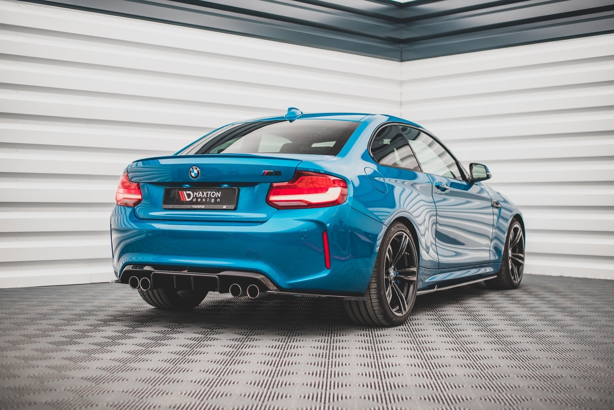 Maxton Design Heck Ansatz Flaps Diffusor V.3 passend für BMW M2 F87 schwarz Hochglanz