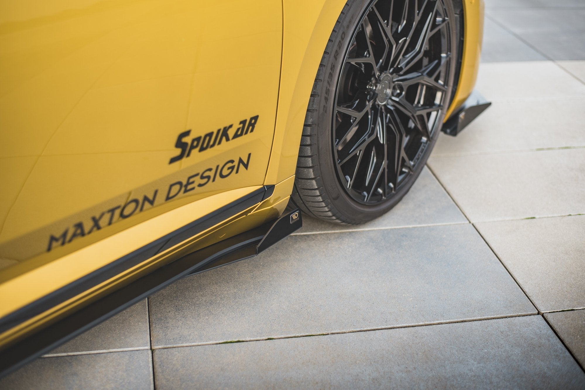 Maxton Design Street Pro Street+ Seitenschweller Leisten + Flaps passend für VW Arteon R-Line Limousine / Shooting Brake Mk1 schwarz Hochglanz