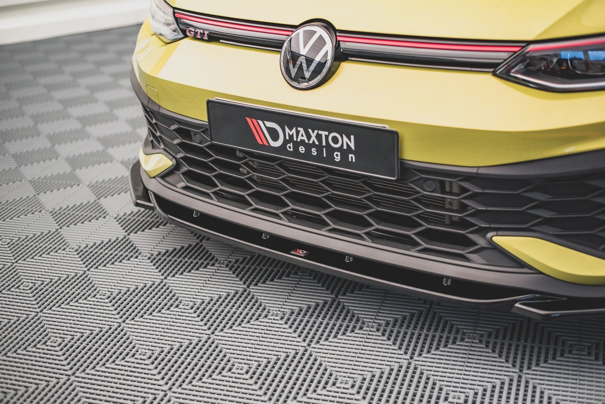 Maxton Design Street+ Spoilerlippe Front Ansatz V.2 passend für VW Golf GTI Clubsport Mk8 schwarz Hochglanz