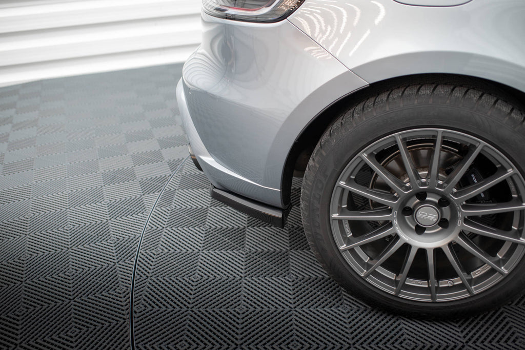 Maxton Design Heck Ansatz Flaps Diffusor passend für Porsche Macan Mk1 Facelift 2 schwarz Hochglanz