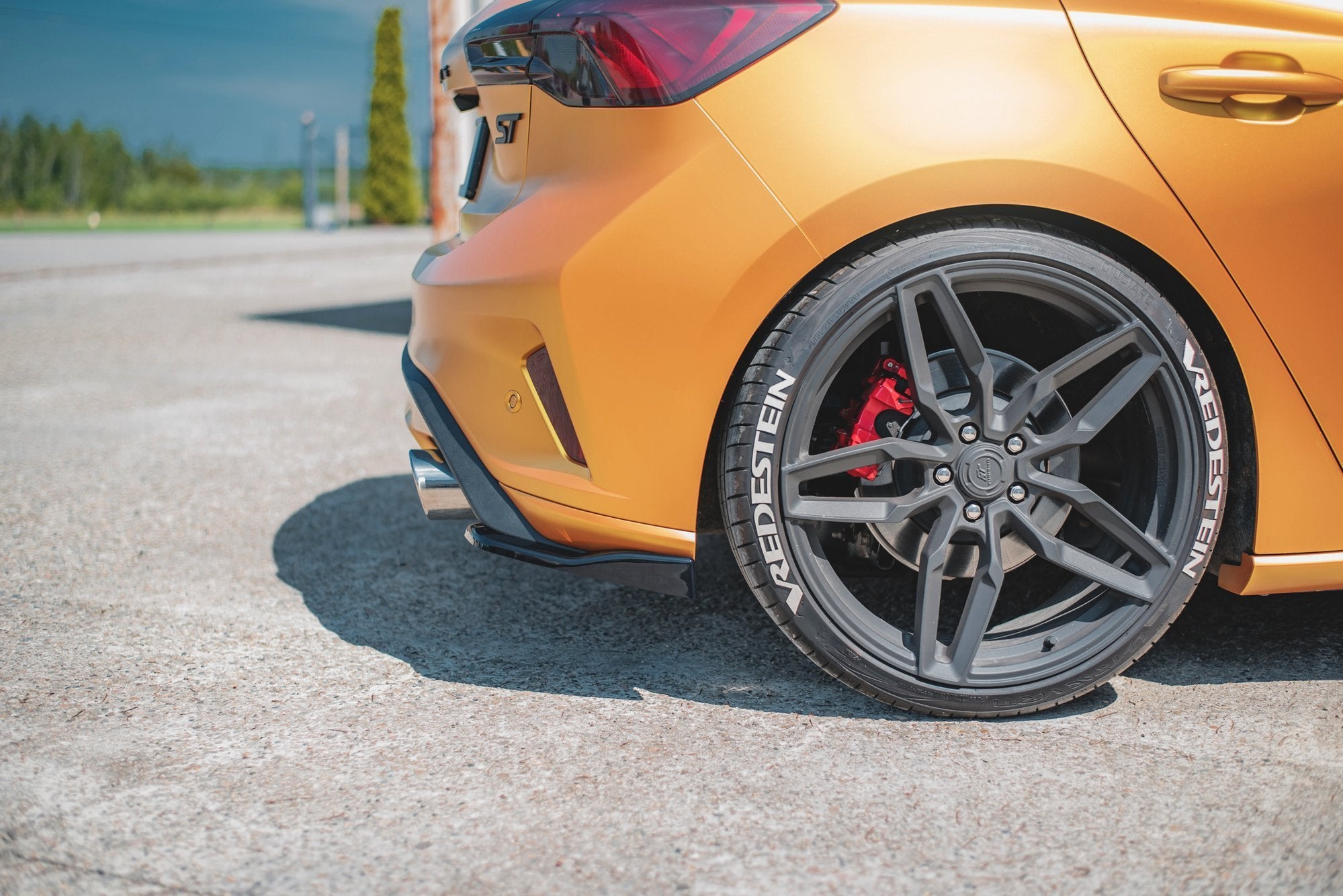 Maxton Design Heck Ansatz Flaps Diffusor V.2 passend für Ford Focus Hatchback ST Mk4 schwarz Hochglanz