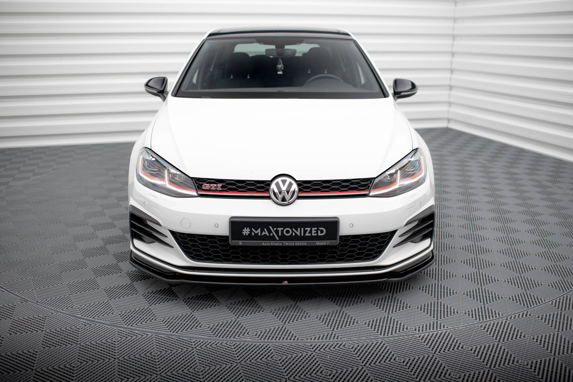 Maxton Design Street+ Spoilerlippe Front Ansatz V.2 passend für VW Golf GTI / GTD Mk7 Facelift schwarz Hochglanz
