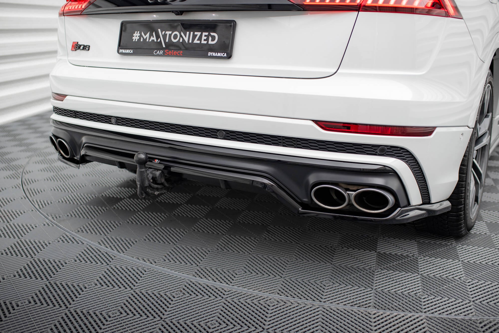Maxton Design Street+ Mittlerer Diffusor RACE passend für Audi SQ8 Mk1 schwarz Hochglanz