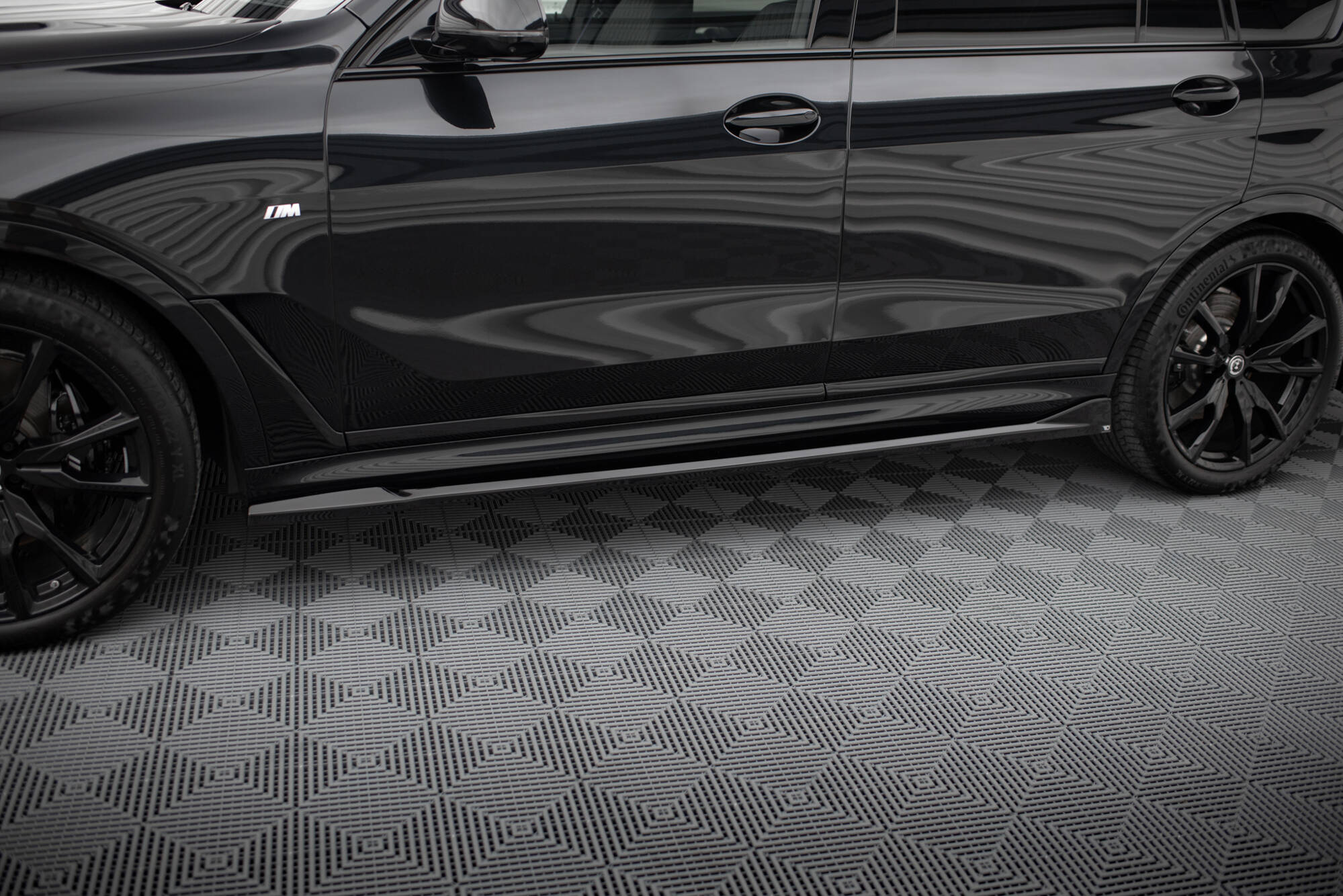 Maxton Design Street+ Seitenschweller Leisten passend für BMW X7 M-Paket G07 Facelift schwarz Hochglanz