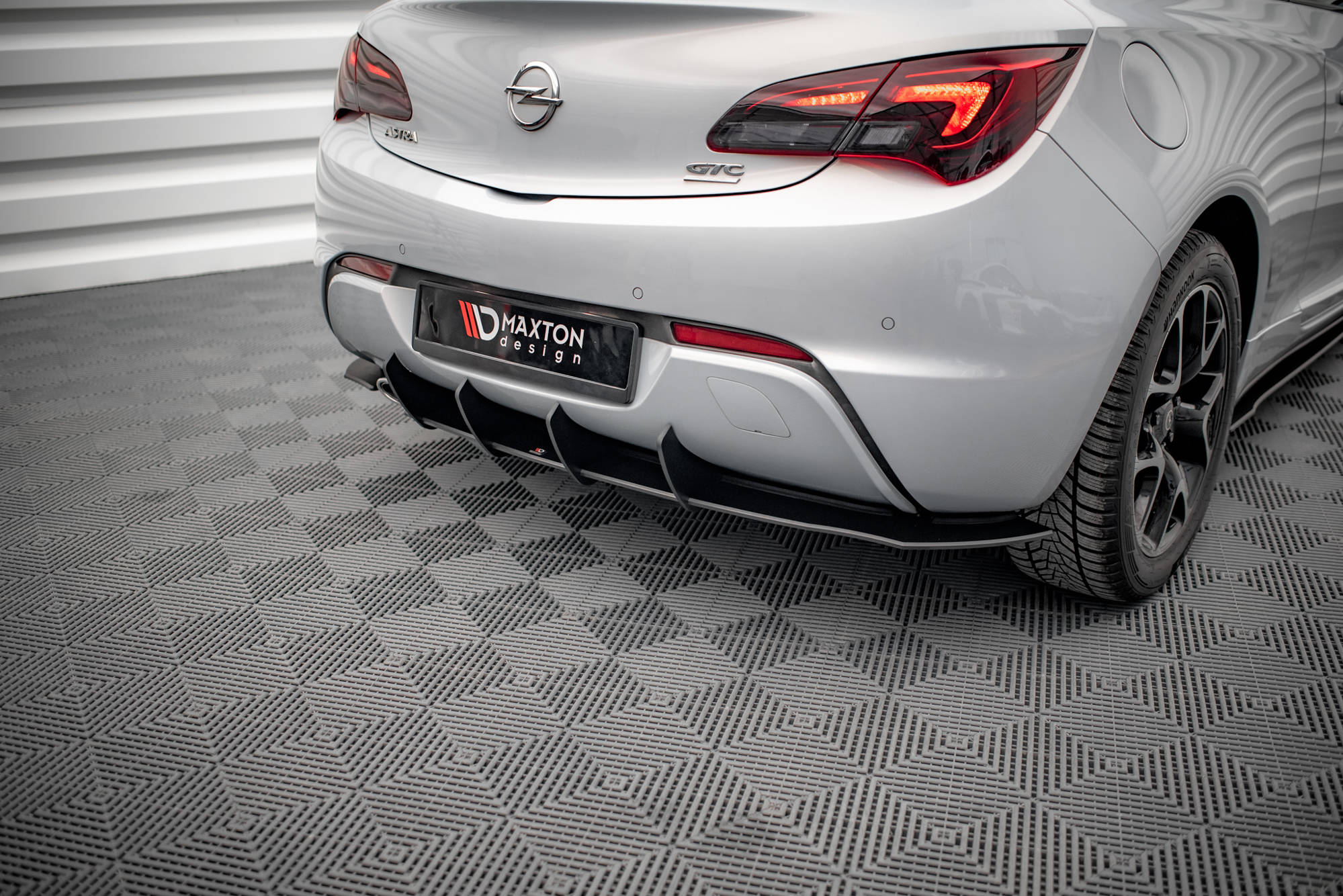Maxton Design Street Pro Heckschürze passend für Opel Astra GTC OPC-Line J