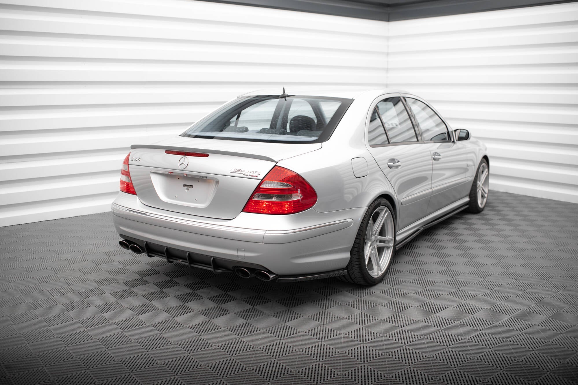 Maxton Design Street Pro Heckschürze passend für Mercedes-Benz E 55 AMG W211