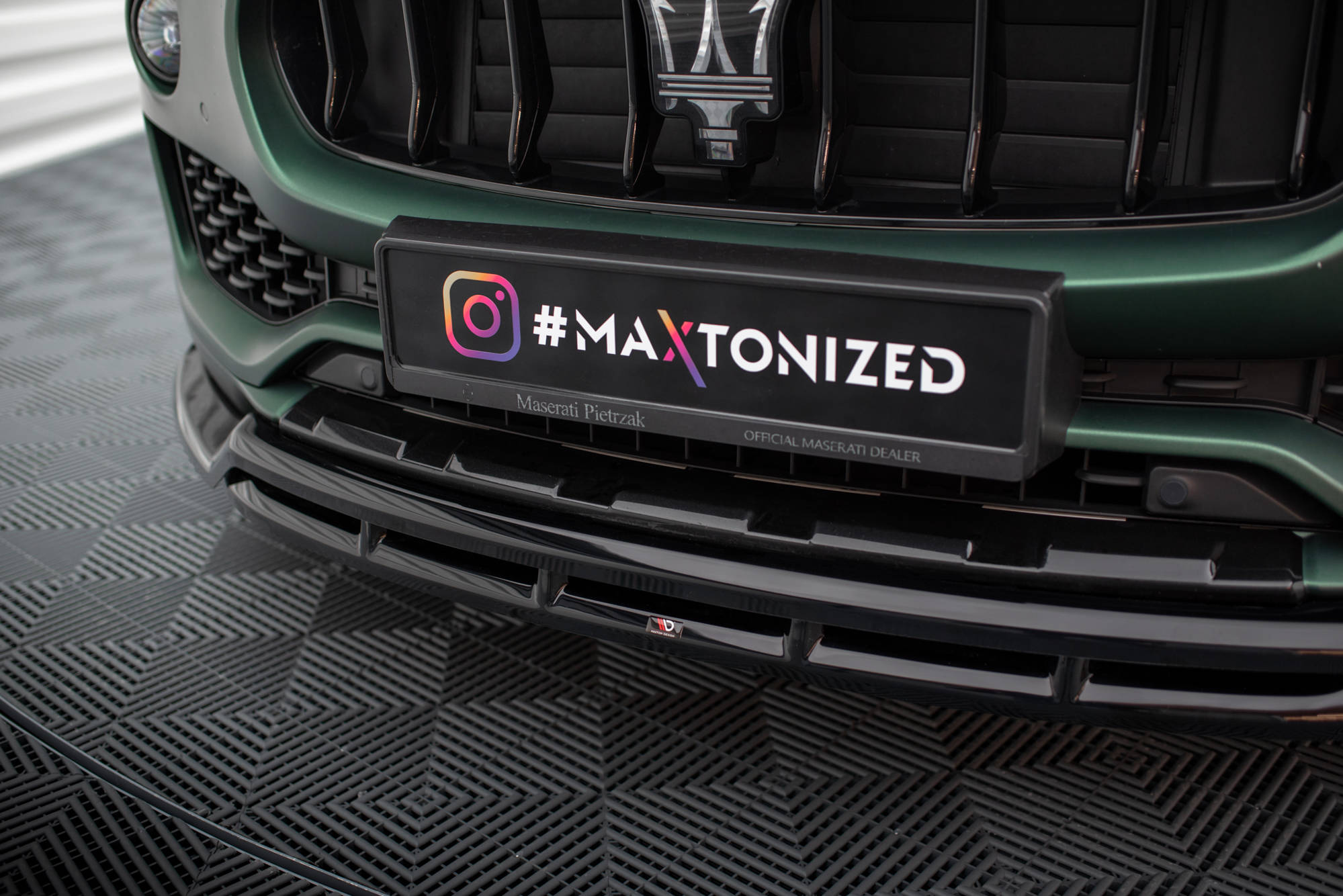 Maxton Design Street+ Spoilerlippe Front Ansatz V.2 passend für Maserati Levante Mk1 schwarz Hochglanz