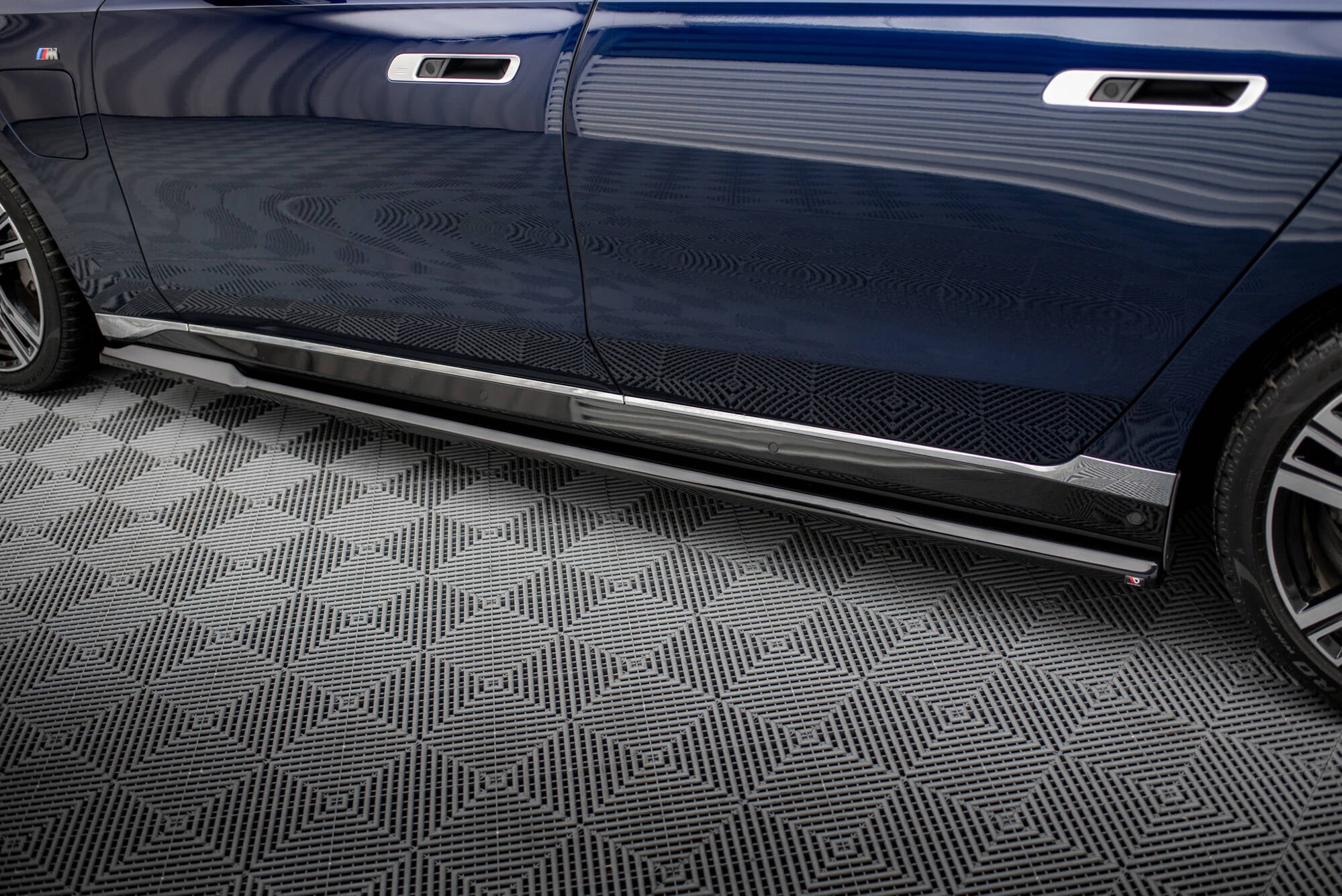 Maxton Design Street+ Seitenschweller Leisten passend für BMW 7 M-Paket G70 schwarz Hochglanz