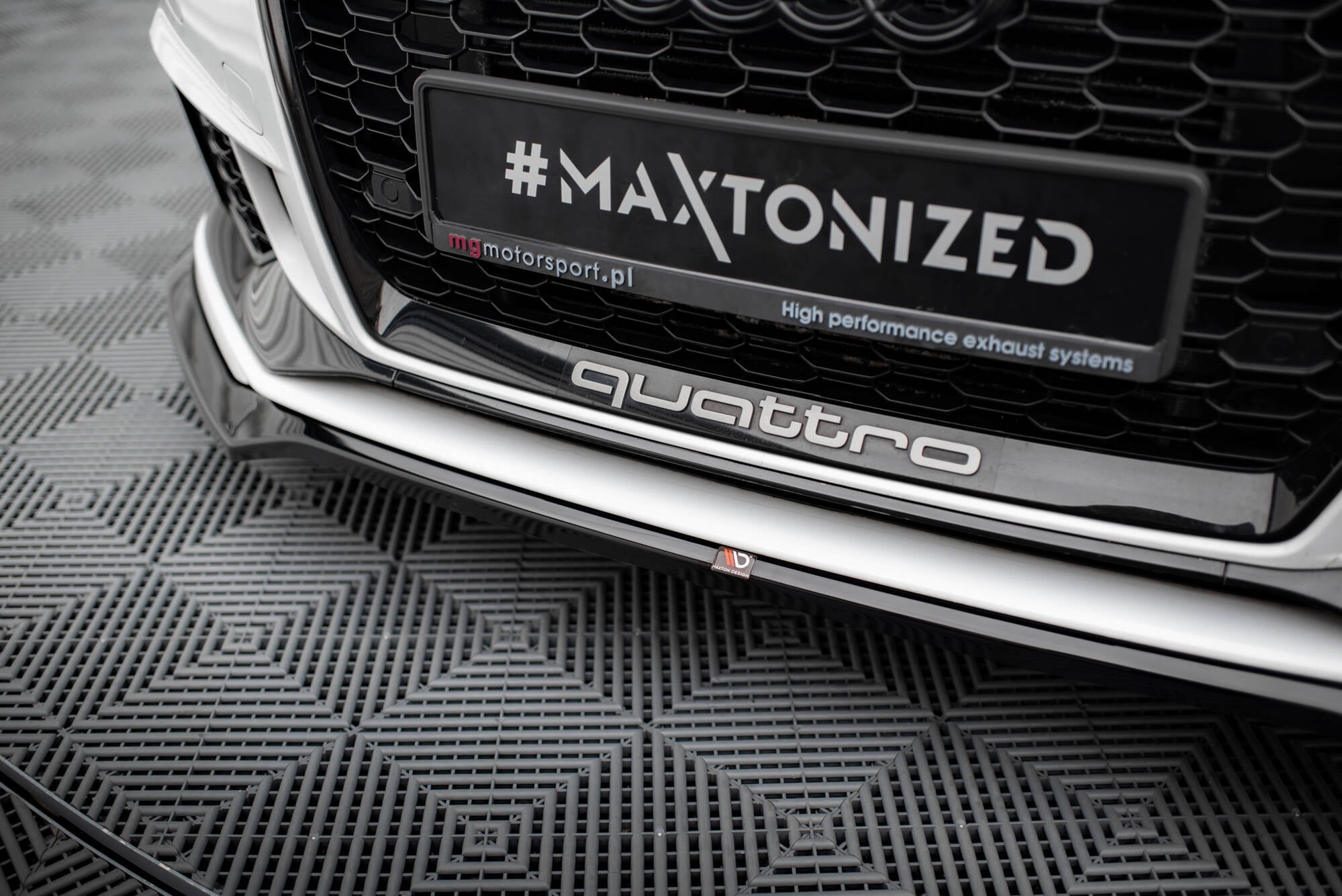 Maxton Design Street+ Spoilerlippe Front Ansatz V.5 passend für Audi RS3 Limousine 8V Facelift schwarz Hochglanz