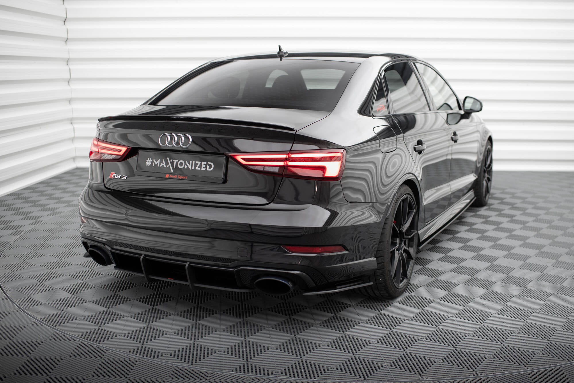 Maxton Design Street Pro Heck Ansatz Flaps Diffusor passend für Audi RS3 Limousine 8V Facelift
