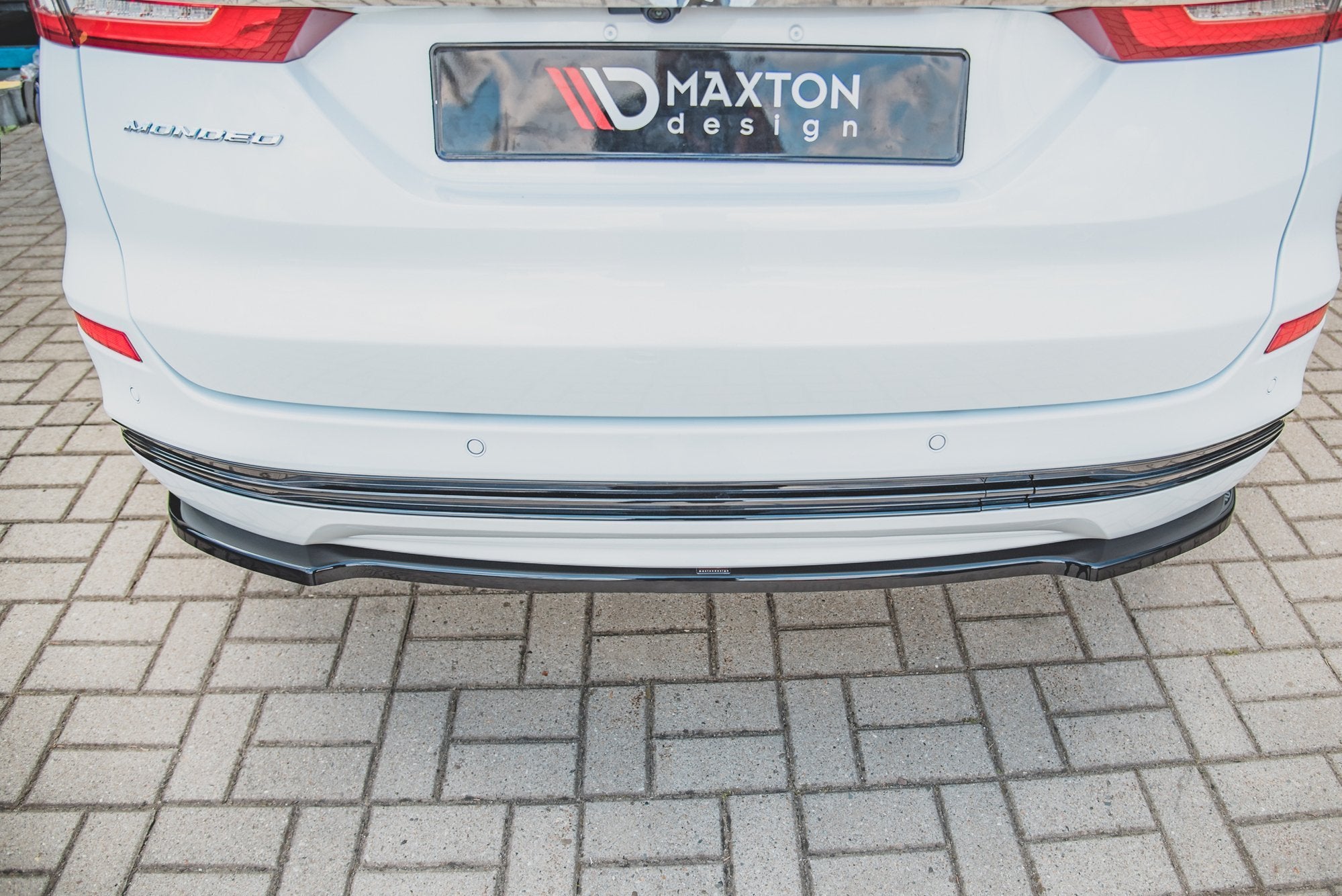 Maxton Design Heckansatz Ford Mondeo Kombi Platinium Mk5 Facelift schwarz Hochglanz für Ford Mondeo Standard