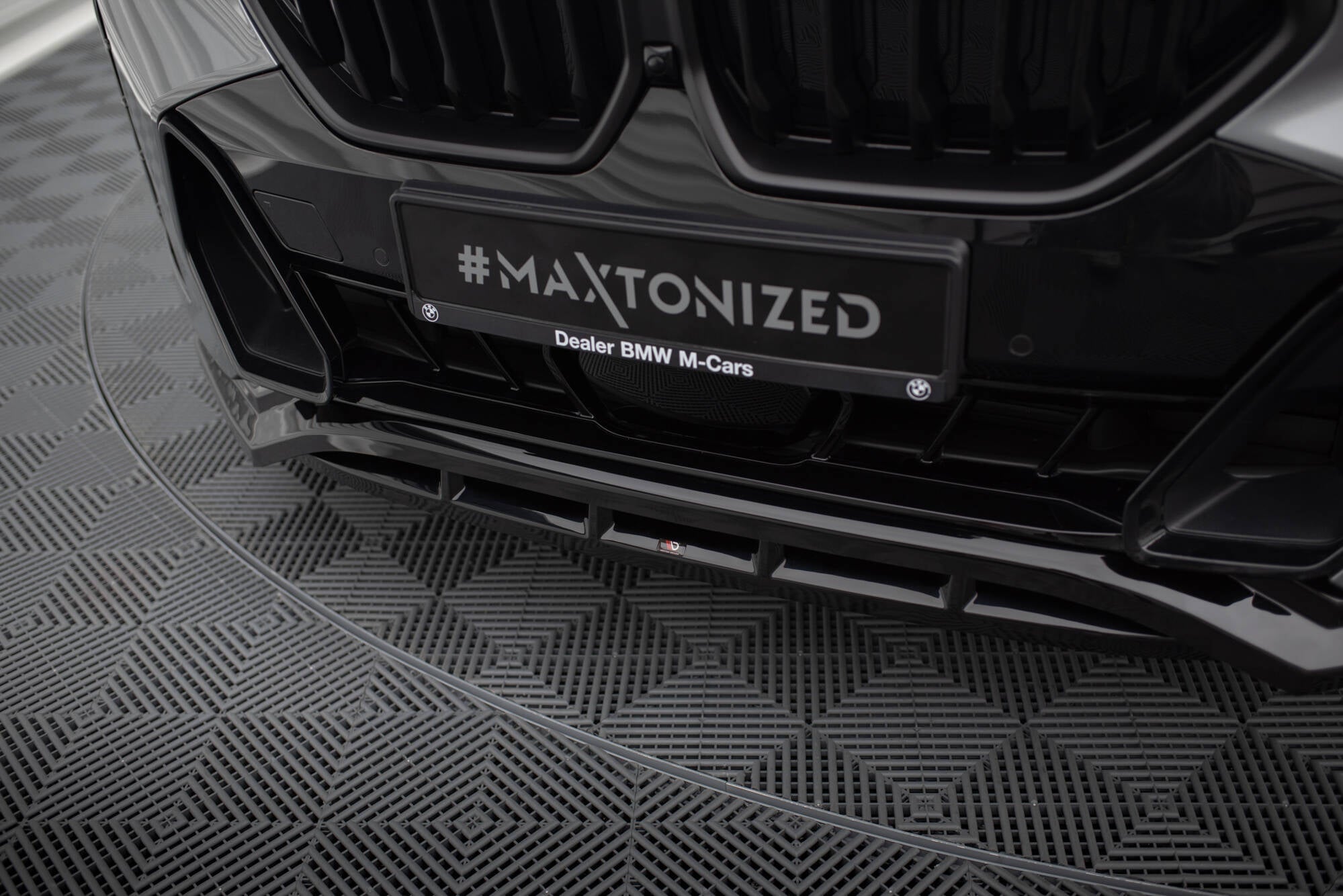 Maxton Design Street+ Spoilerlippe Front Ansatz V.1 passend für BMW X6 M-Paket G06 Facelift schwarz Hochglanz