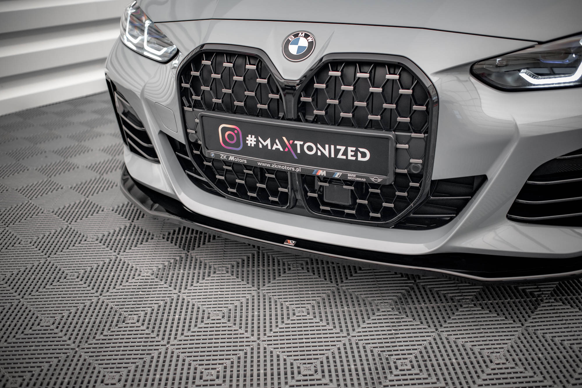 Maxton Design Street+ Spoilerlippe Front Ansatz V.1 passend für BMW 4er / i4 Gran Coupe M-Paket / M440i G26 schwarz Hochglanz