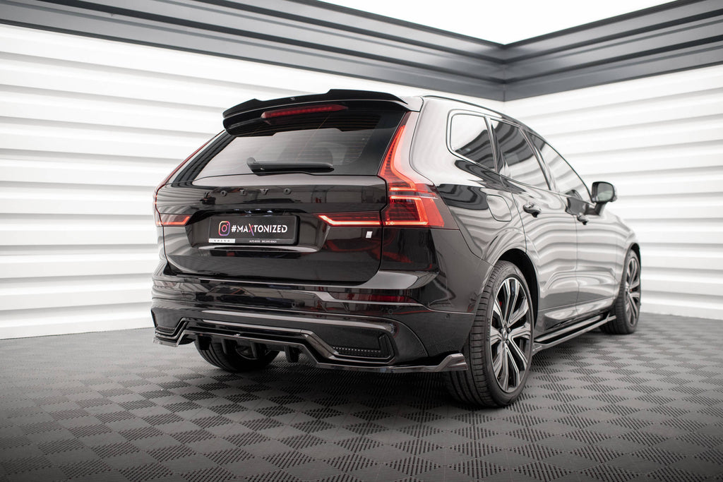 Maxton Design Street+ Mittlerer Diffusor RACE passend für Volvo XC60 R-Design Mk2 Facelift schwarz Hochglanz