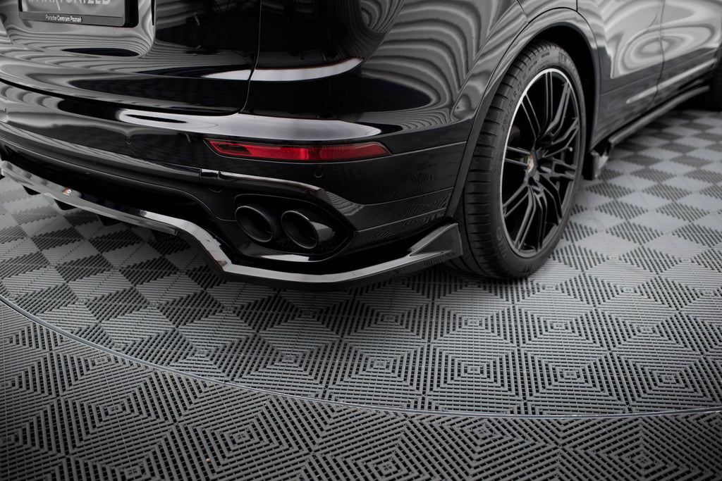 Maxton Design Street+ Mittlerer Diffusor RACE passend für Porsche Cayenne Mk2 Facelift schwarz Hochglanz