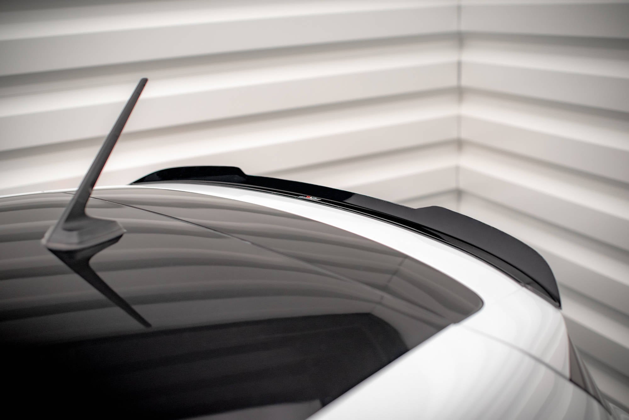 Maxton Design Spoiler CAP passend für Renault Clio Mk5 schwarz Hochglanz