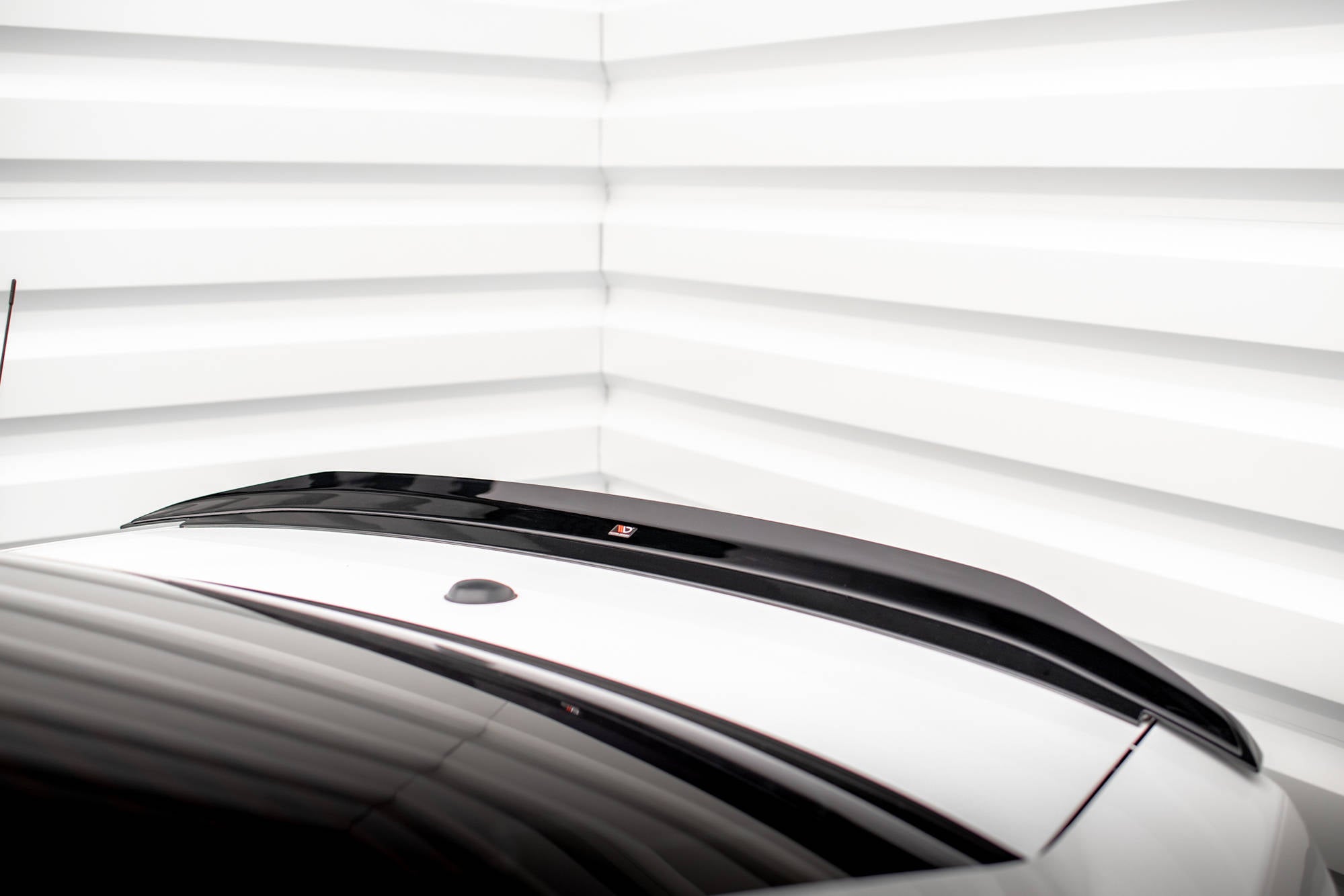 Maxton Design Spoiler CAP passend für Ford Mustang Mk5 Facelift schwarz Hochglanz