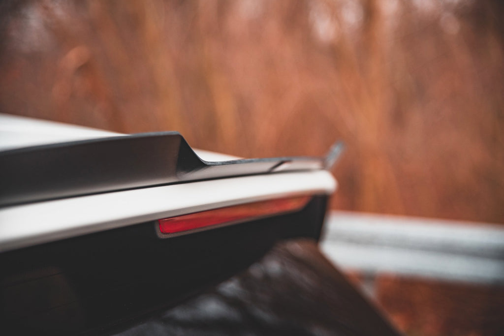 Maxton Design Spoiler CAP V.2 passend für VW Golf GTI / GTE / GTD / R-Line / R Mk8 schwarz Hochglanz