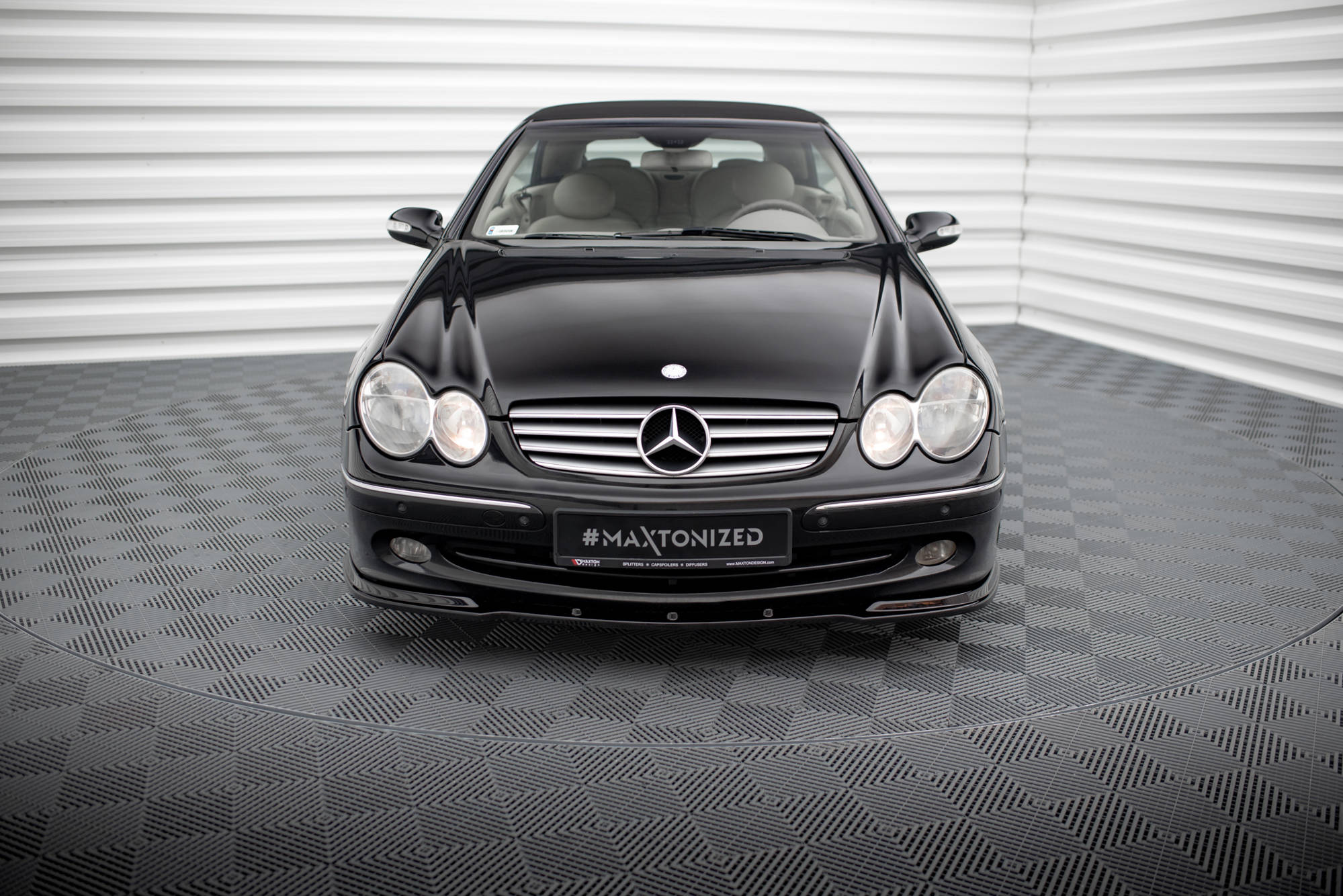 Maxton Design Street+ Spoilerlippe Front Ansatz V.1 passend für MERCEDES CLK W 209 FÜR STANDARD STOßSTANGE schwarz Hochglanz