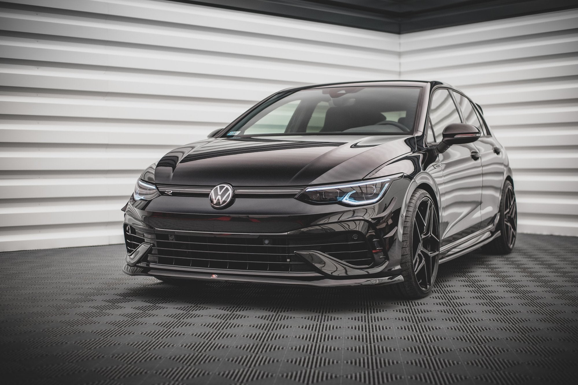 Maxton Design Street+ Spoilerlippe Front Ansatz V.5 passend für VW Golf R Hatchback / Variant Mk8 schwarz Hochglanz
