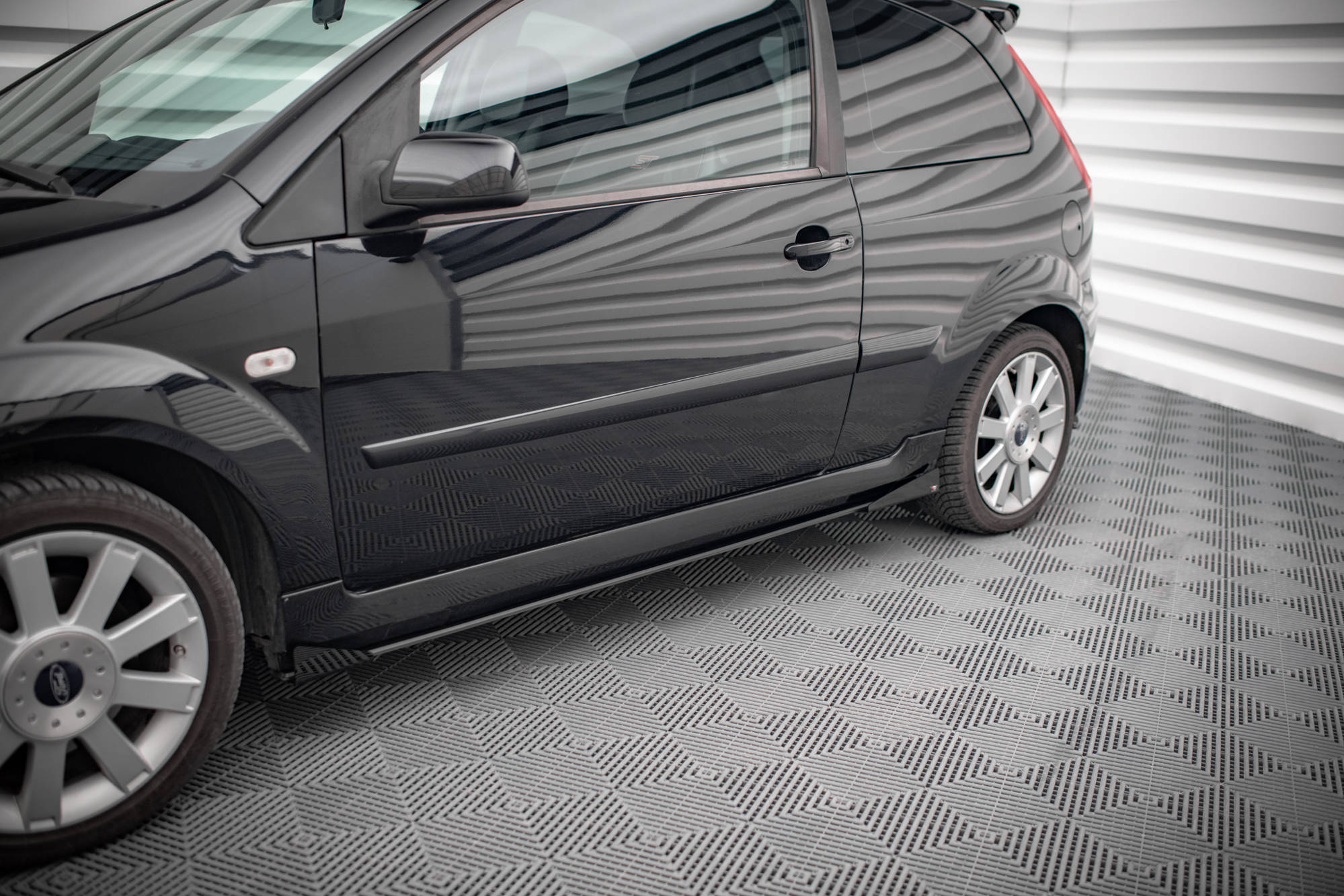 Maxton Design Street Pro Street+ Seitenschweller Leisten + Flaps passend für Ford Fiesta ST Mk6 schwarz Hochglanz