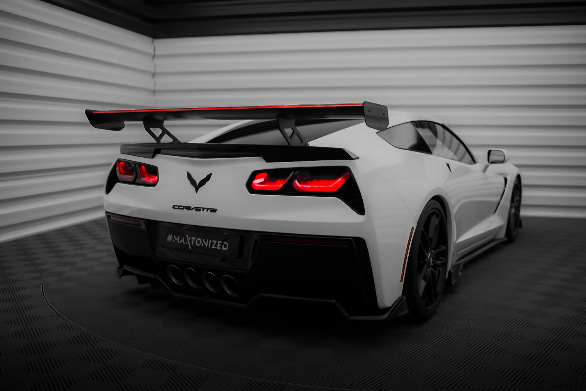 Maxton Design Carbon Spoiler With Internal Brackets Uprights + LED Chevrolet Corvette Stingray / Grand Sport C7 für Chevrolet Corvette C7