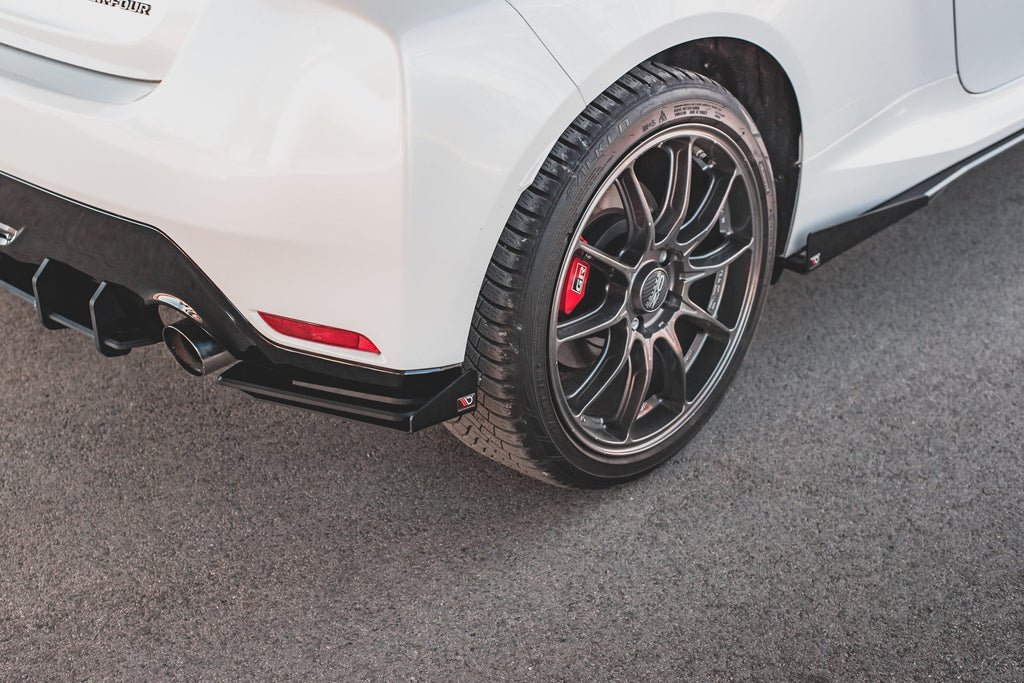 Maxton Design Street Pro Heck Ansatz Flaps Diffusor + Flaps passend für Toyota GR Yaris Mk4 schwarz Hochglanz