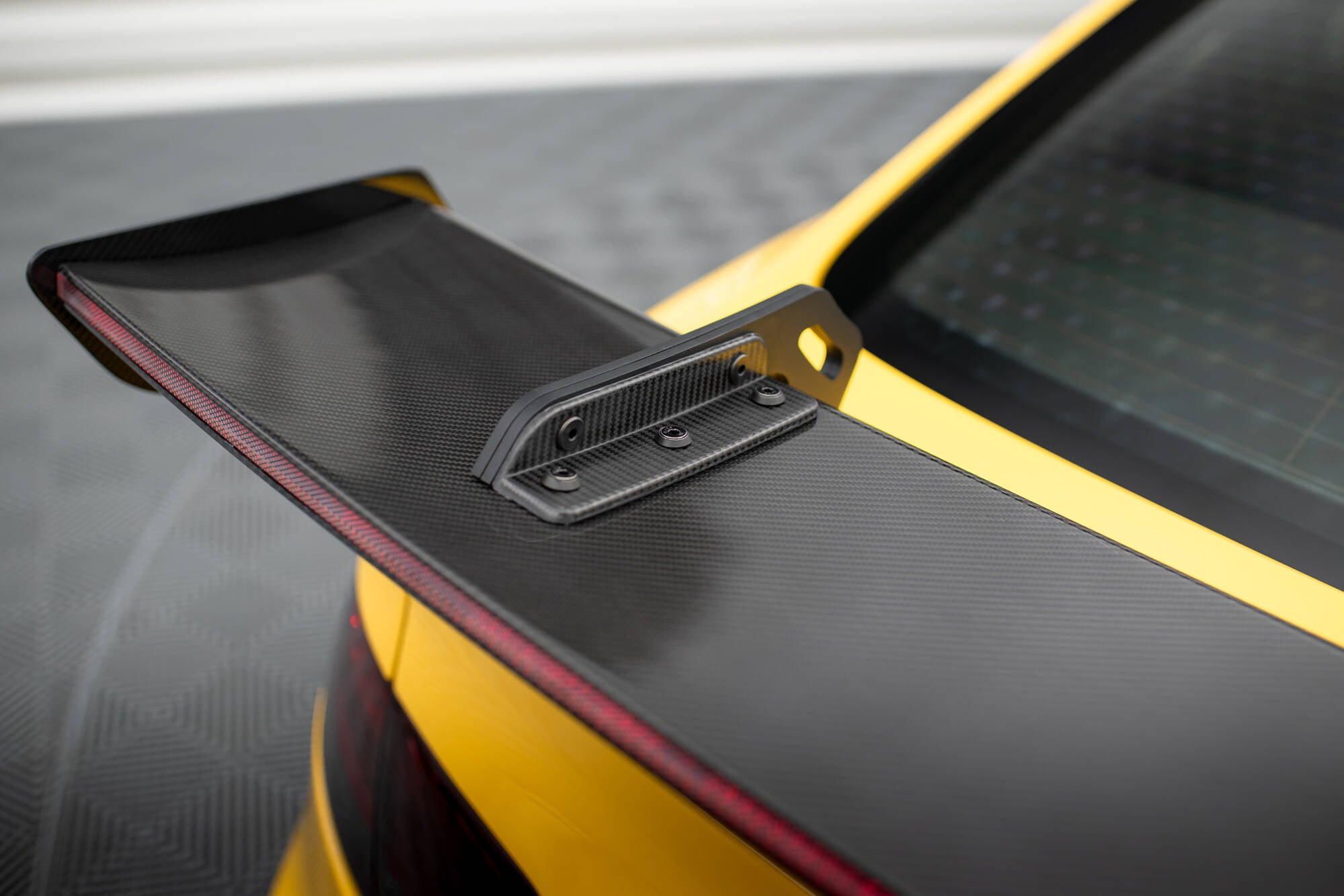 Maxton Design Carbon Spoiler With Upper Swan Mounting + LED Audi A5 Coupe 8T für Audi A5 / S5 / RS5