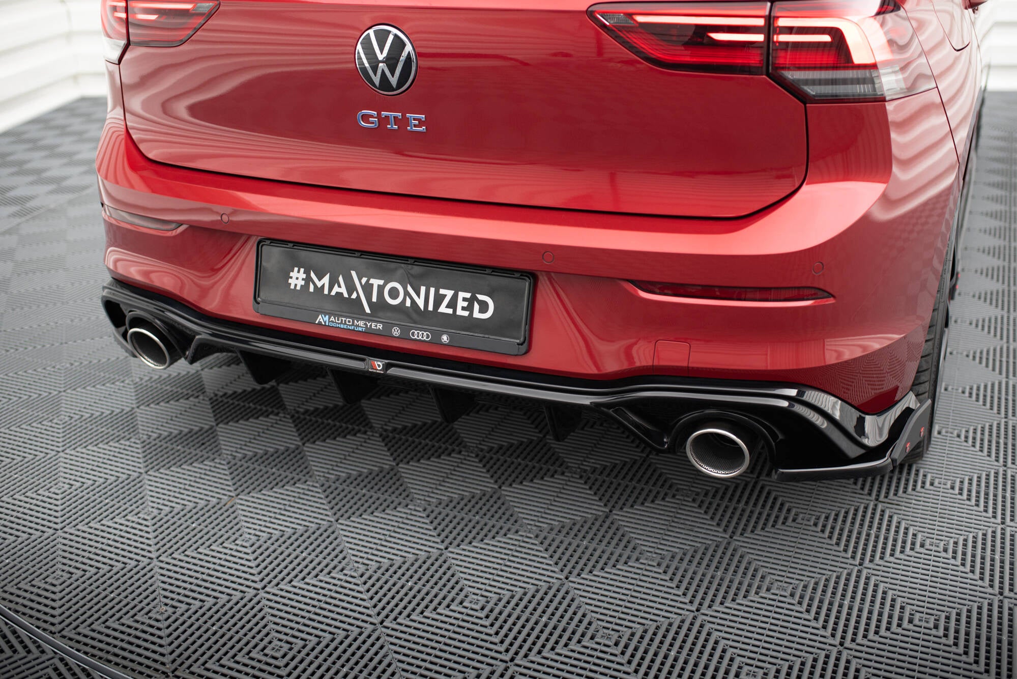 Maxton Design Diffusor Heck Ansatz + Endrohre passend für VW Golf GTE / R-Line Mk8 / Mk8 Facelift