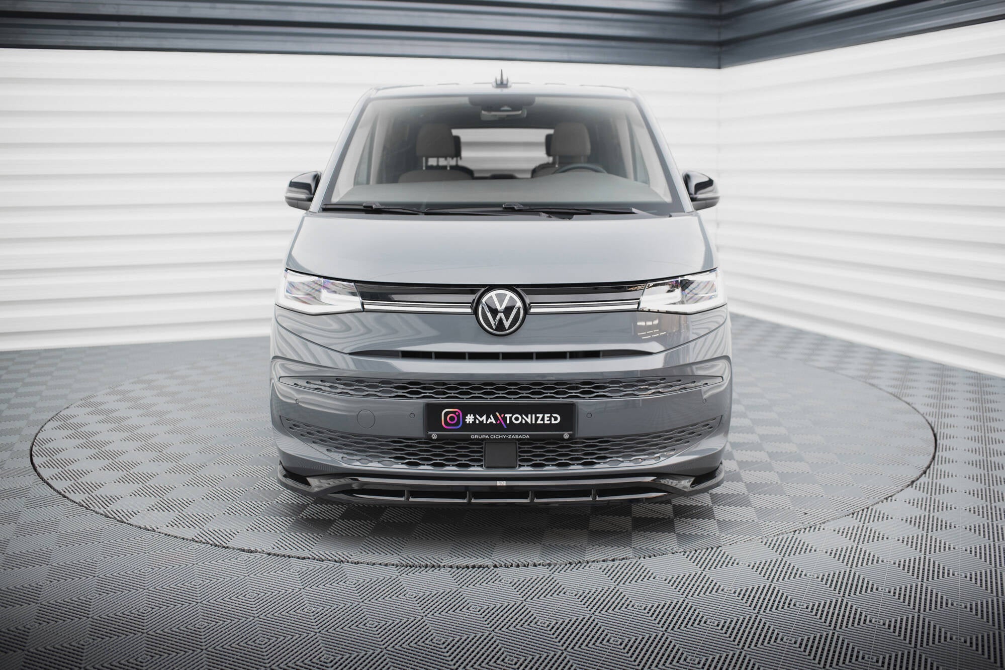 Maxton Design Street+ Spoilerlippe Front Ansatz V.1 passend für VW Multivan T7 schwarz Hochglanz