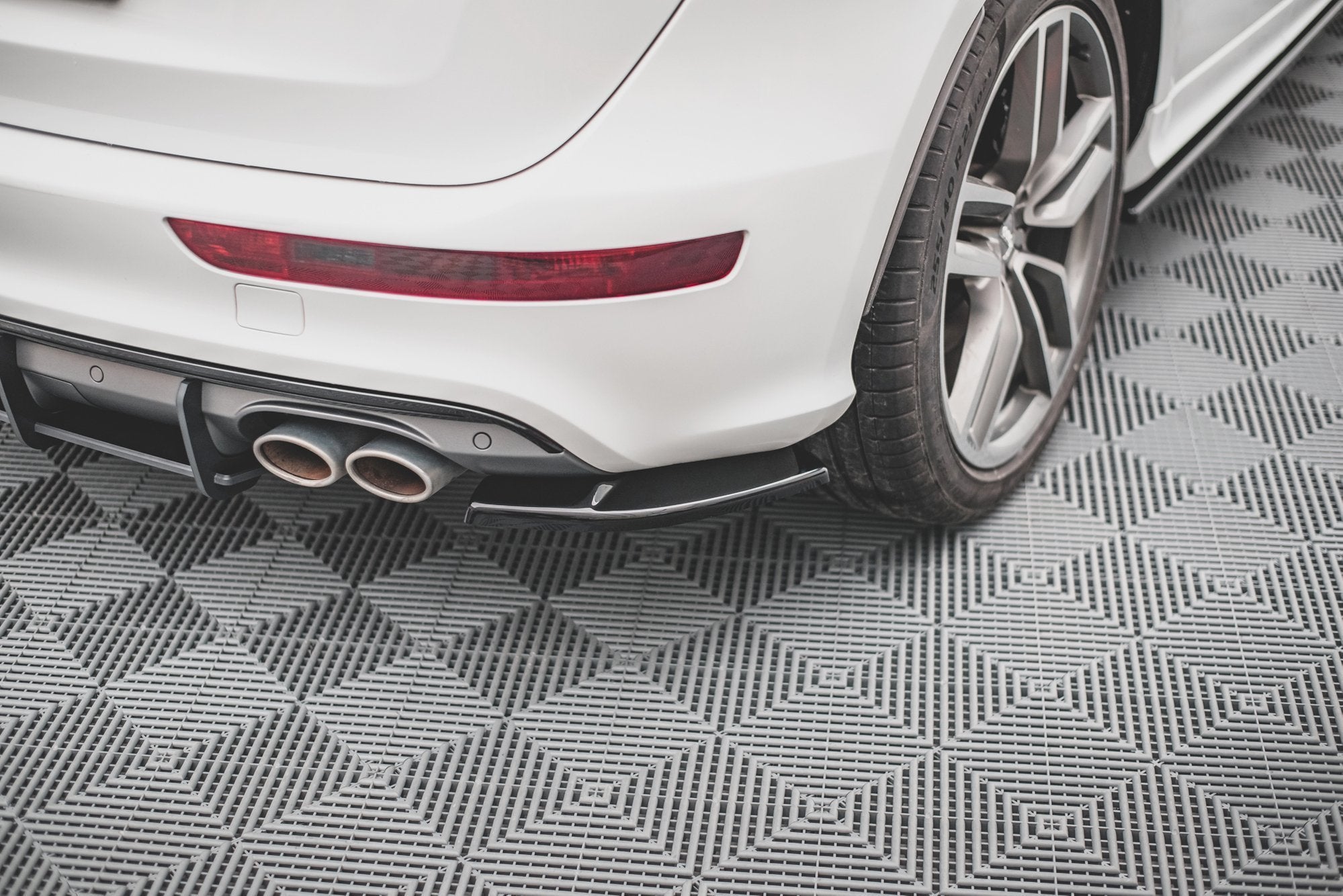 Maxton Design Heck Ansatz Flaps Diffusor passend für Audi SQ5 Mk1 (8R) schwarz Hochglanz