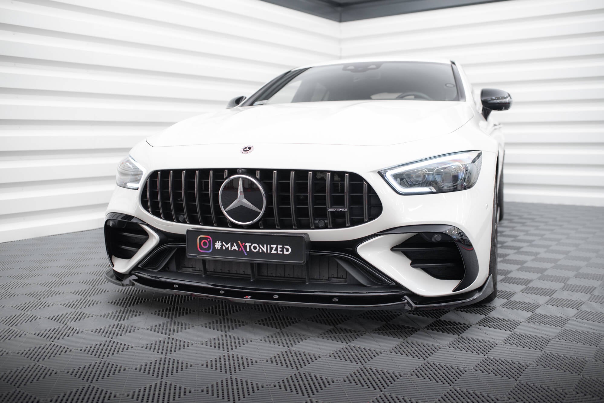 Maxton Design Street+ Spoilerlippe Front Ansatz V.2 passend für Mercedes-AMG GT 43 4 Door Coupe V8 Styling Package X290 schwarz Hochglanz