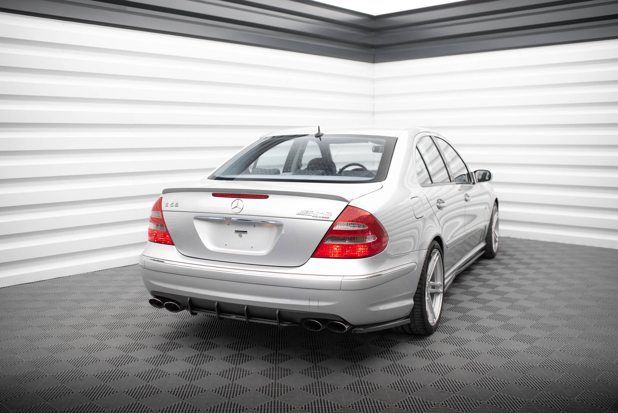 Maxton Design Street Pro Heckschürze passend für Mercedes-Benz E 55 AMG W211