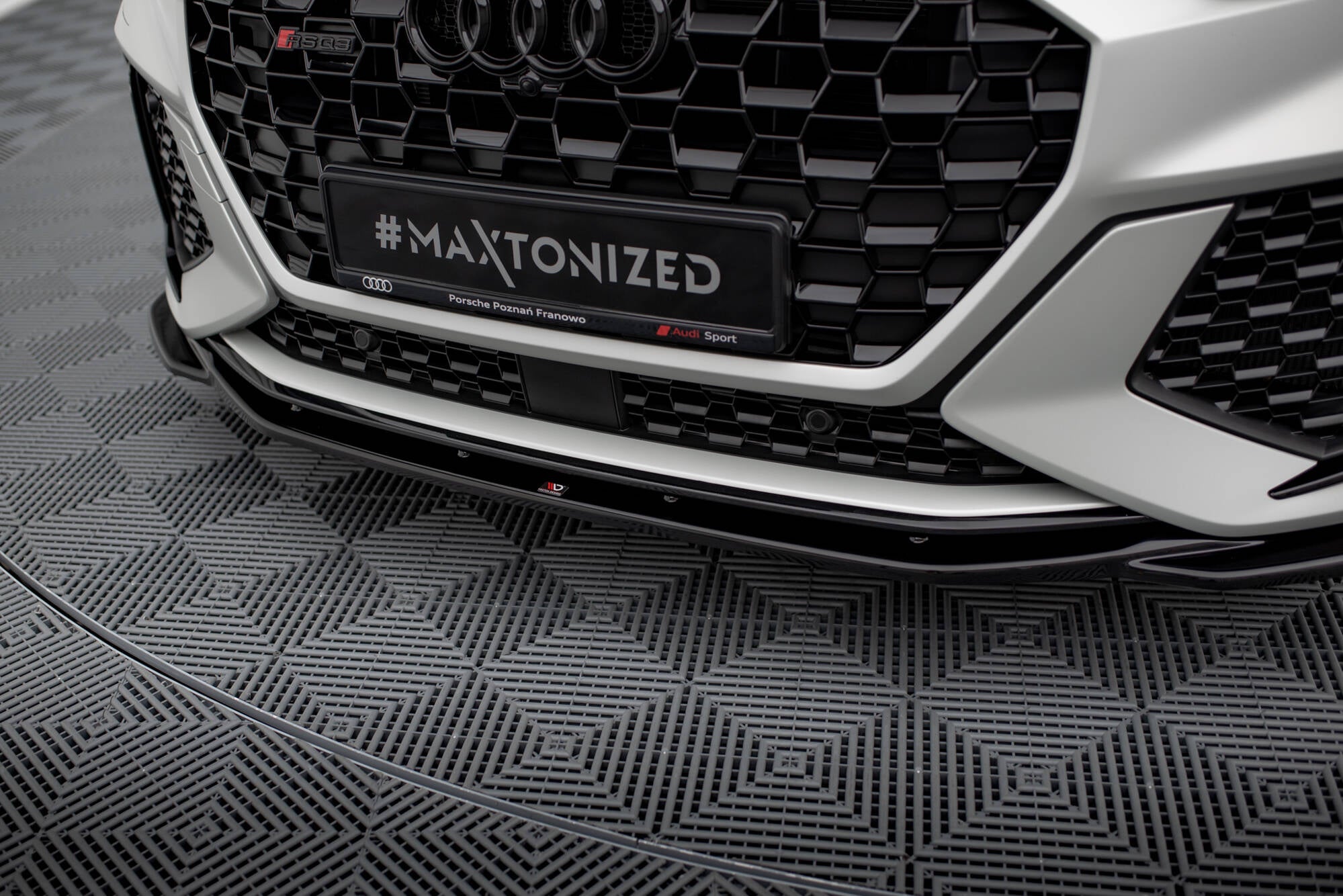 Maxton Design Street+ Spoilerlippe Front Ansatz V.2 passend für Audi RSQ3 Sportback / SUV F3 schwarz Hochglanz