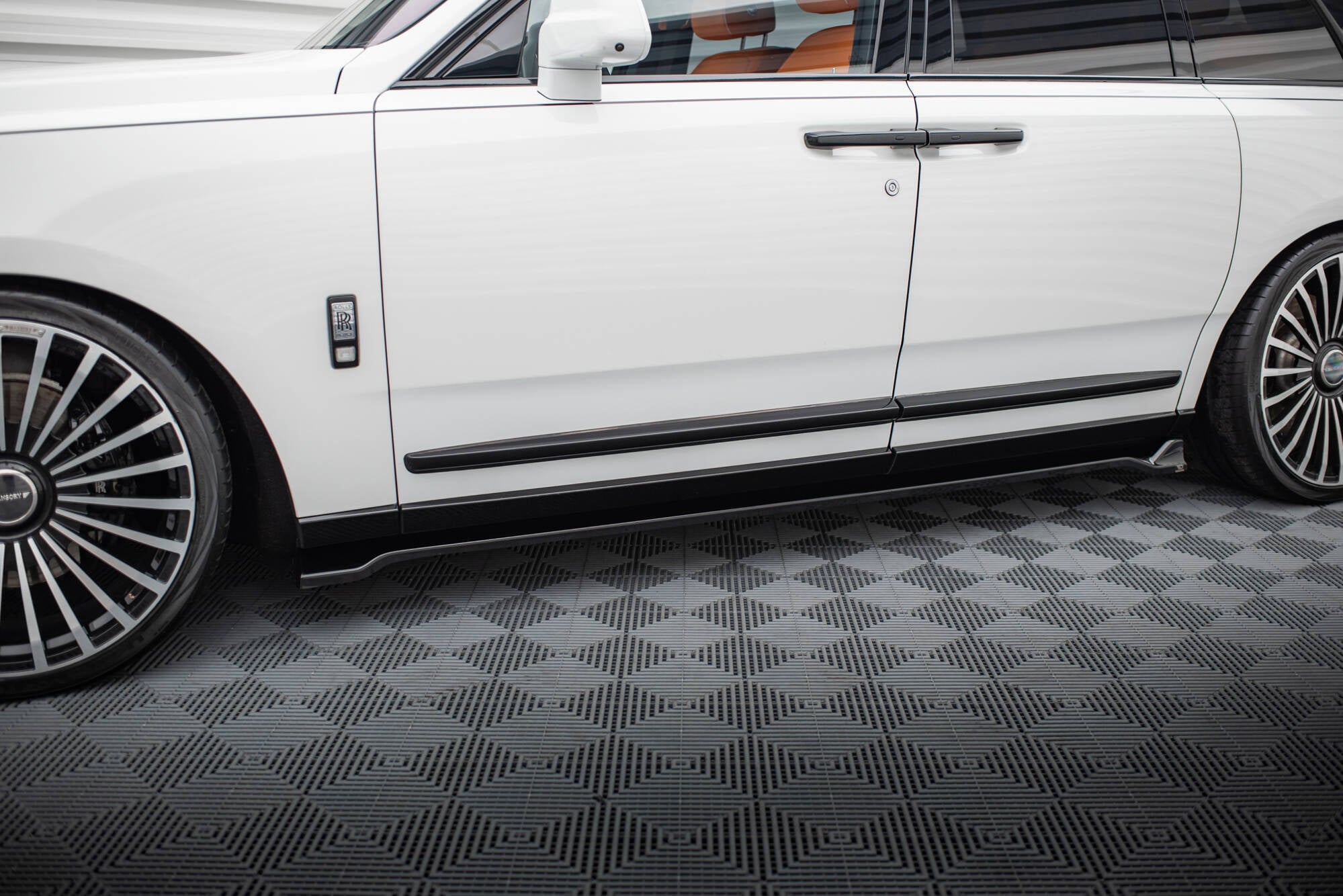 Maxton Design Street+ Seitenschweller Leisten passend für Rolls Royce Cullinan schwarz Hochglanz